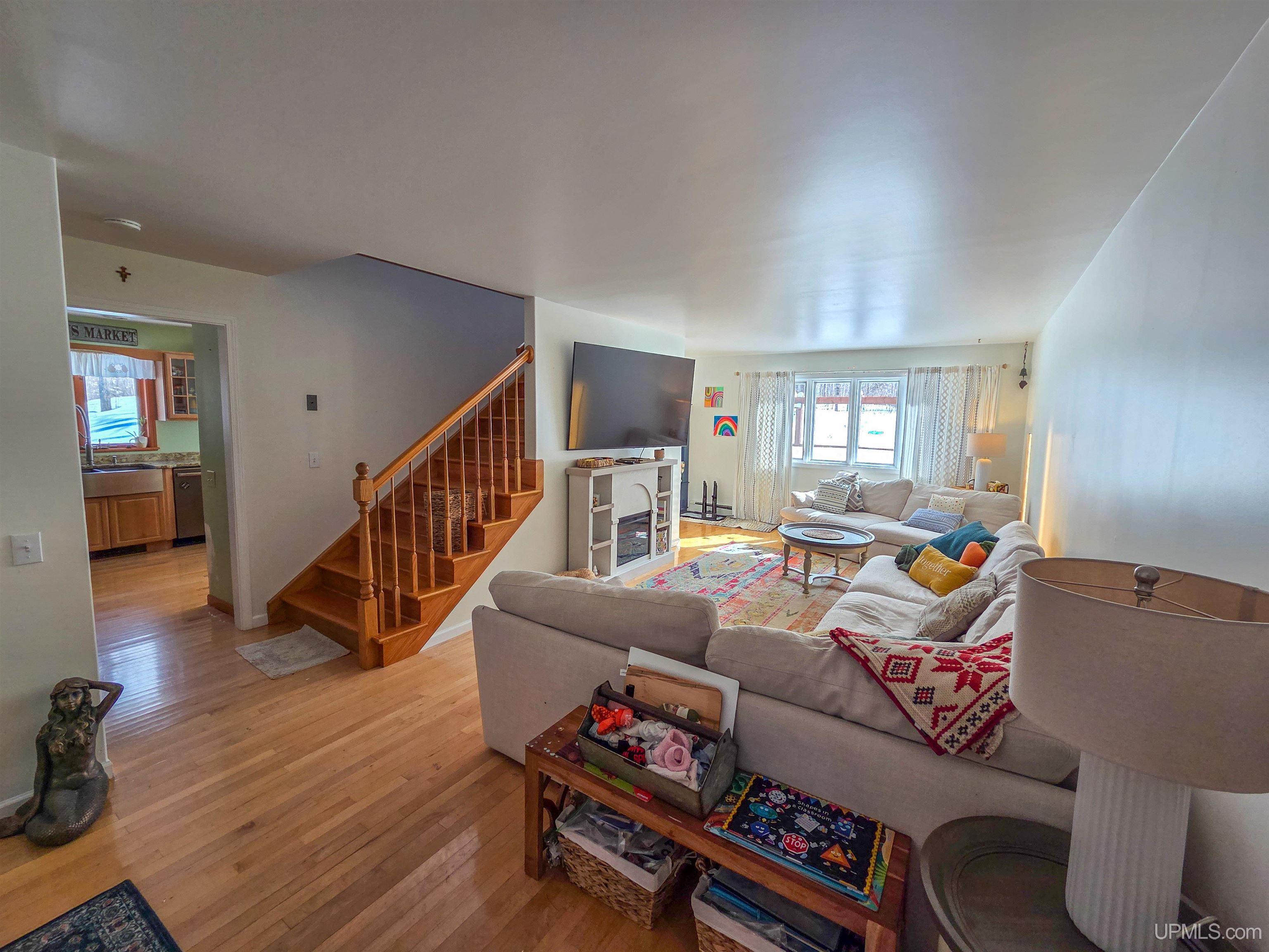 Homes for sale in Munising, MI | E9915 Old Indiantown Rd, Munising, MI 49862 | MLS# 50201851