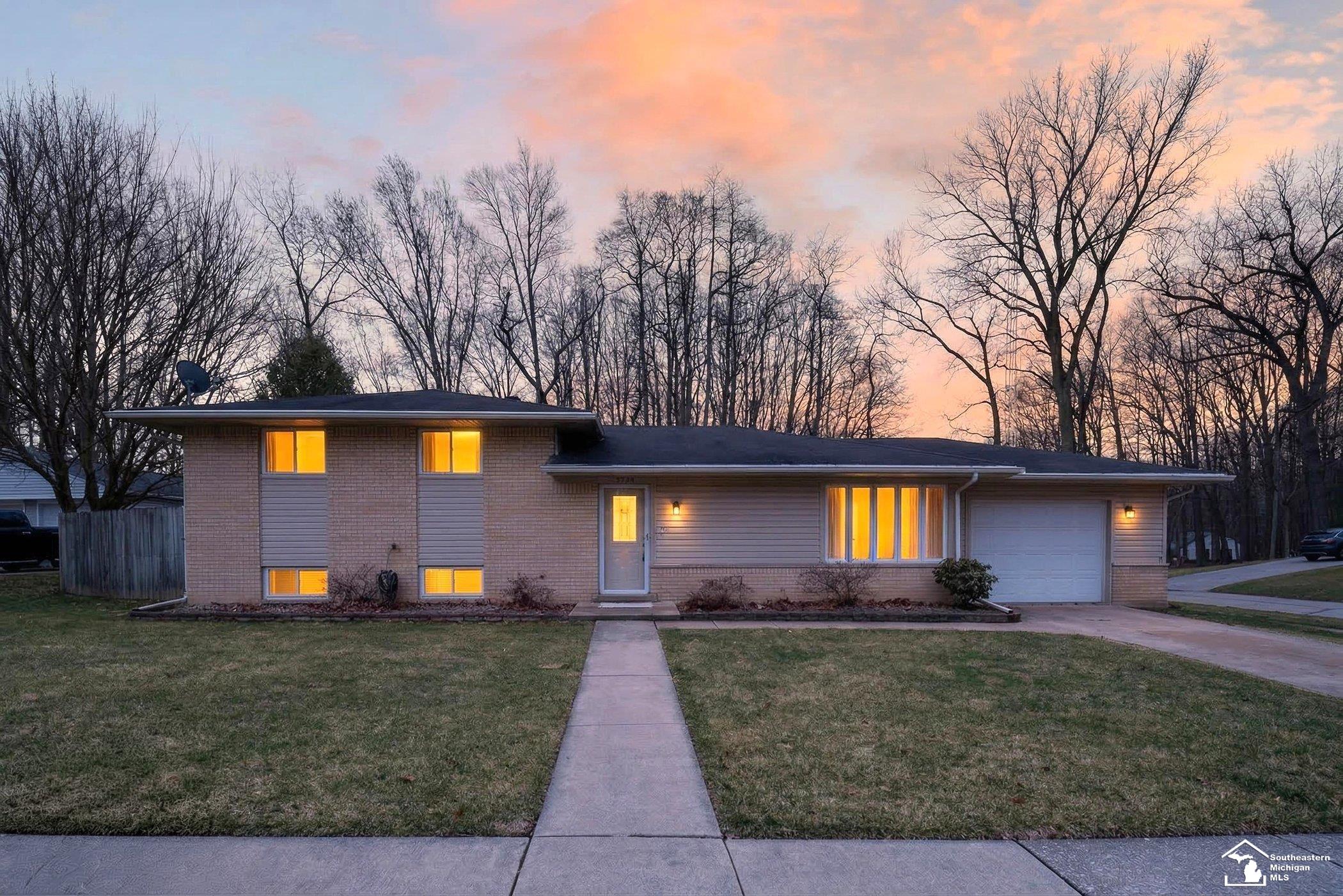 Homes for sale in Lambertville, MI | 3739 Ridgedale Ln, Lambertville, MI 48144 | MLS# 50201853