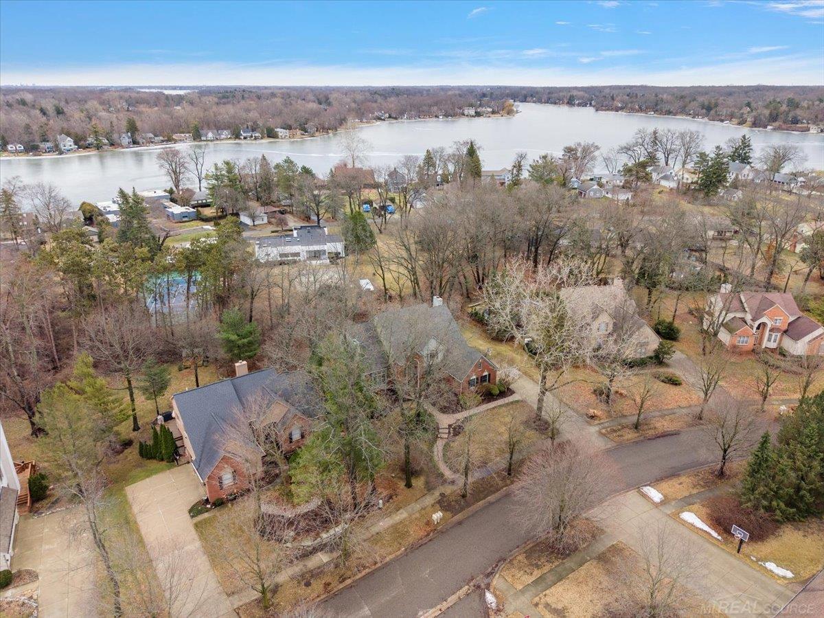 2757 W Bloomfield Oaks Drive, West Bloomfield, MI, 48324