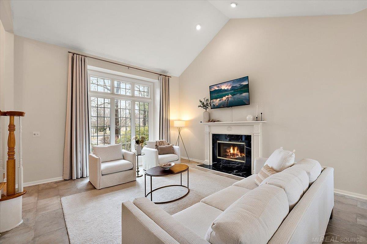 2757 W Bloomfield Oaks Drive, West Bloomfield, MI, 48324