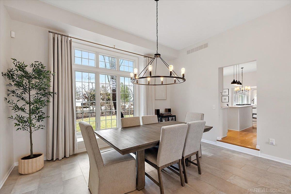 2757 W Bloomfield Oaks Drive, West Bloomfield, MI, 48324