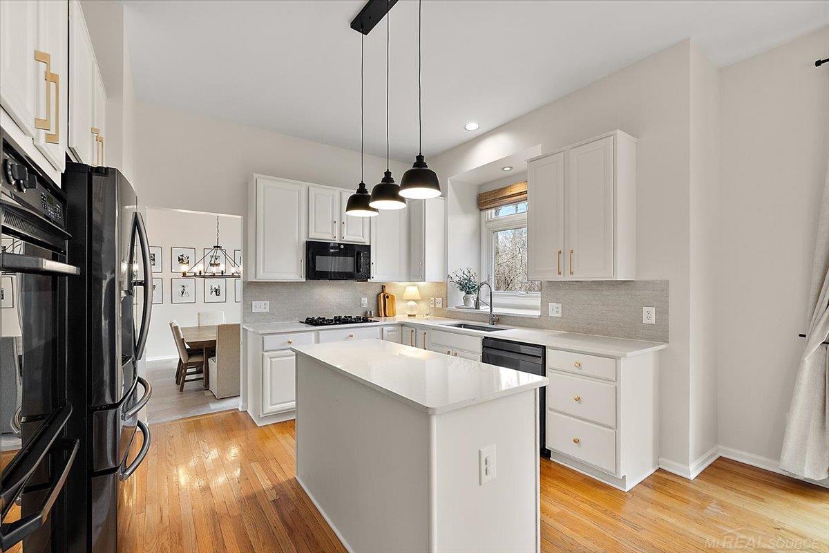 2757 W Bloomfield Oaks Drive, West Bloomfield, MI, 48324