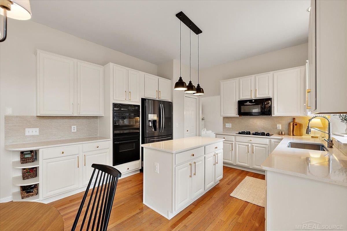 2757 W Bloomfield Oaks Drive, West Bloomfield, MI, 48324