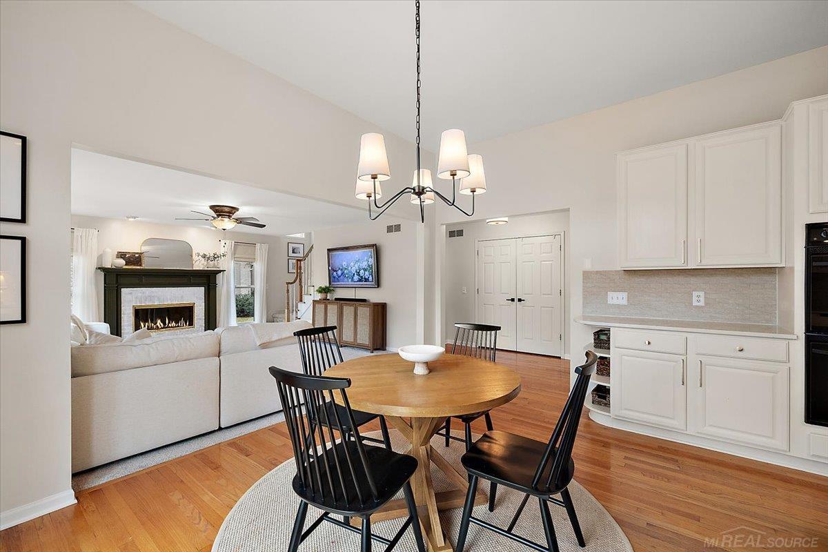 2757 W Bloomfield Oaks Drive, West Bloomfield, MI, 48324