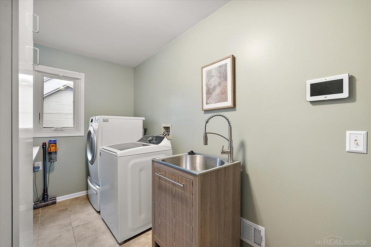 2757 W Bloomfield Oaks Drive, West Bloomfield, MI, 48324