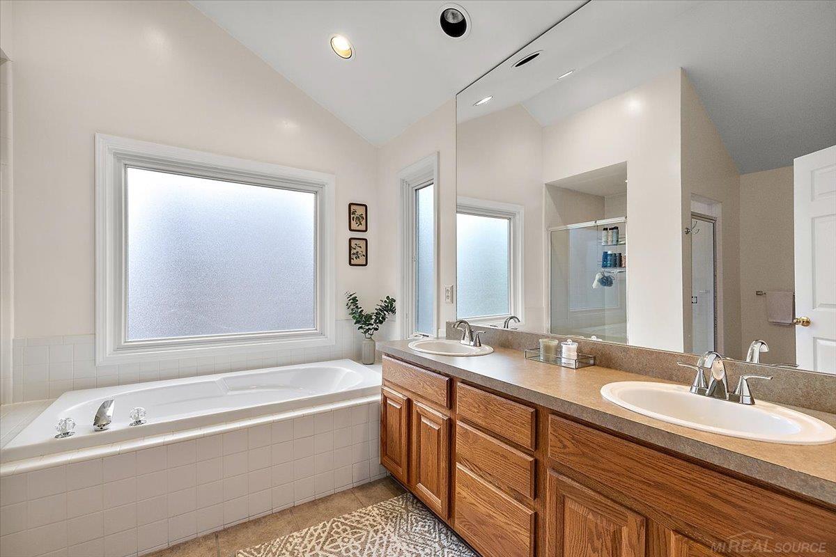 2757 W Bloomfield Oaks Drive, West Bloomfield, MI, 48324