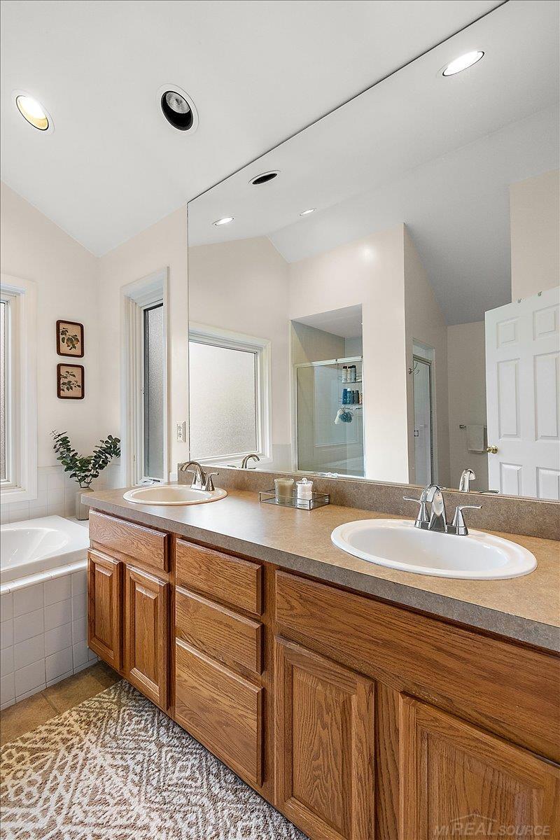 2757 W Bloomfield Oaks Drive, West Bloomfield, MI, 48324