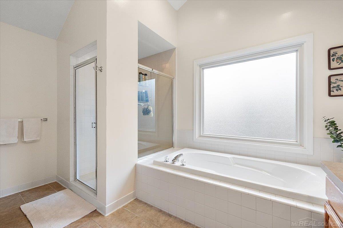 2757 W Bloomfield Oaks Drive, West Bloomfield, MI, 48324