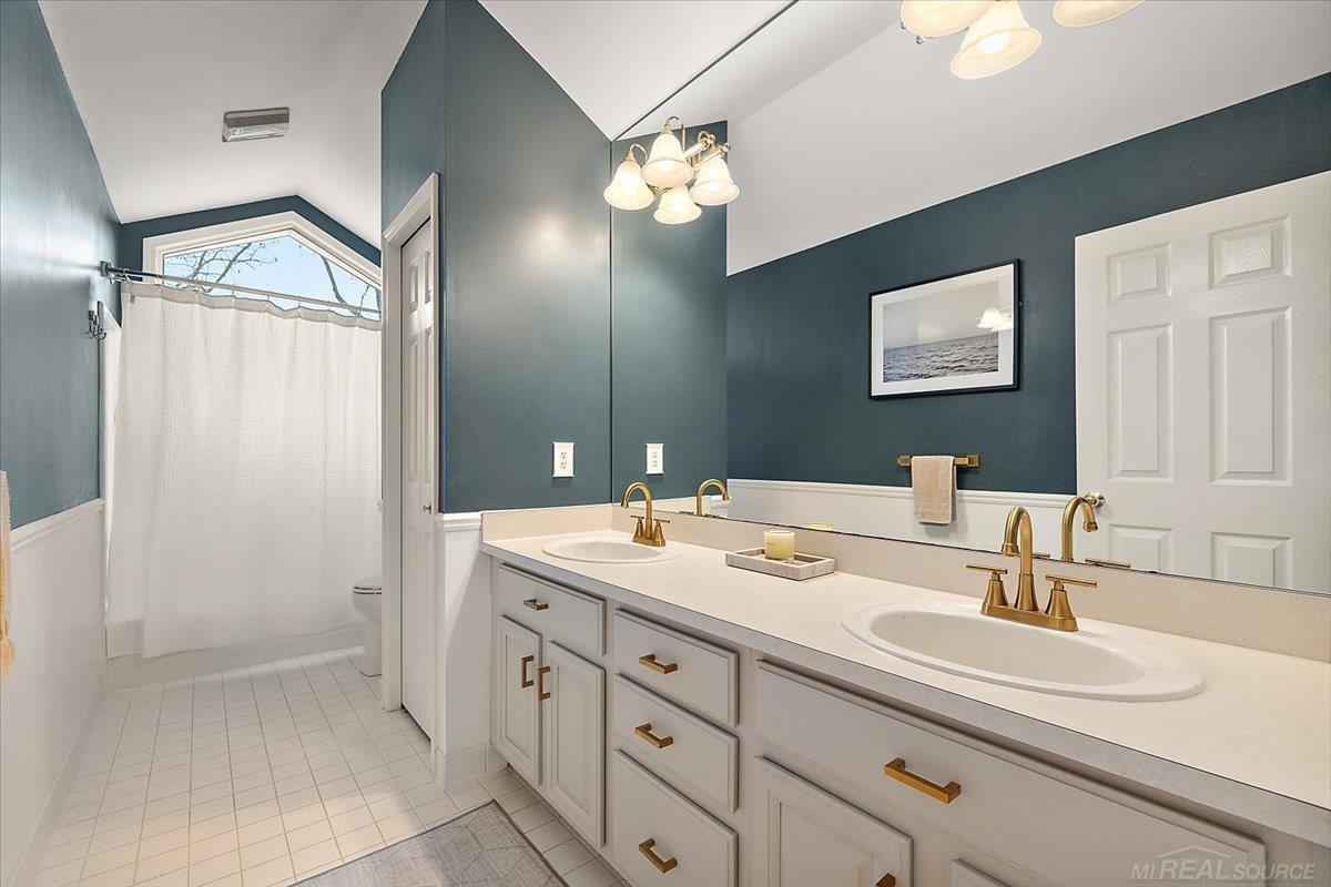 2757 W Bloomfield Oaks Drive, West Bloomfield, MI, 48324