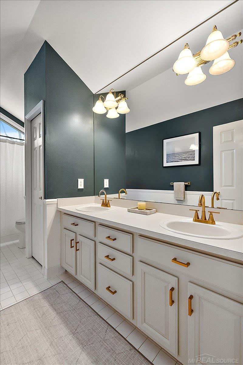 2757 W Bloomfield Oaks Drive, West Bloomfield, MI, 48324