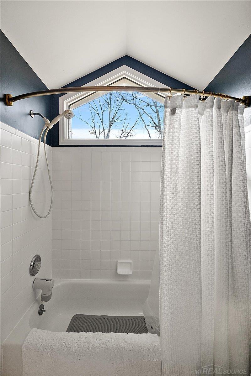 2757 W Bloomfield Oaks Drive, West Bloomfield, MI, 48324