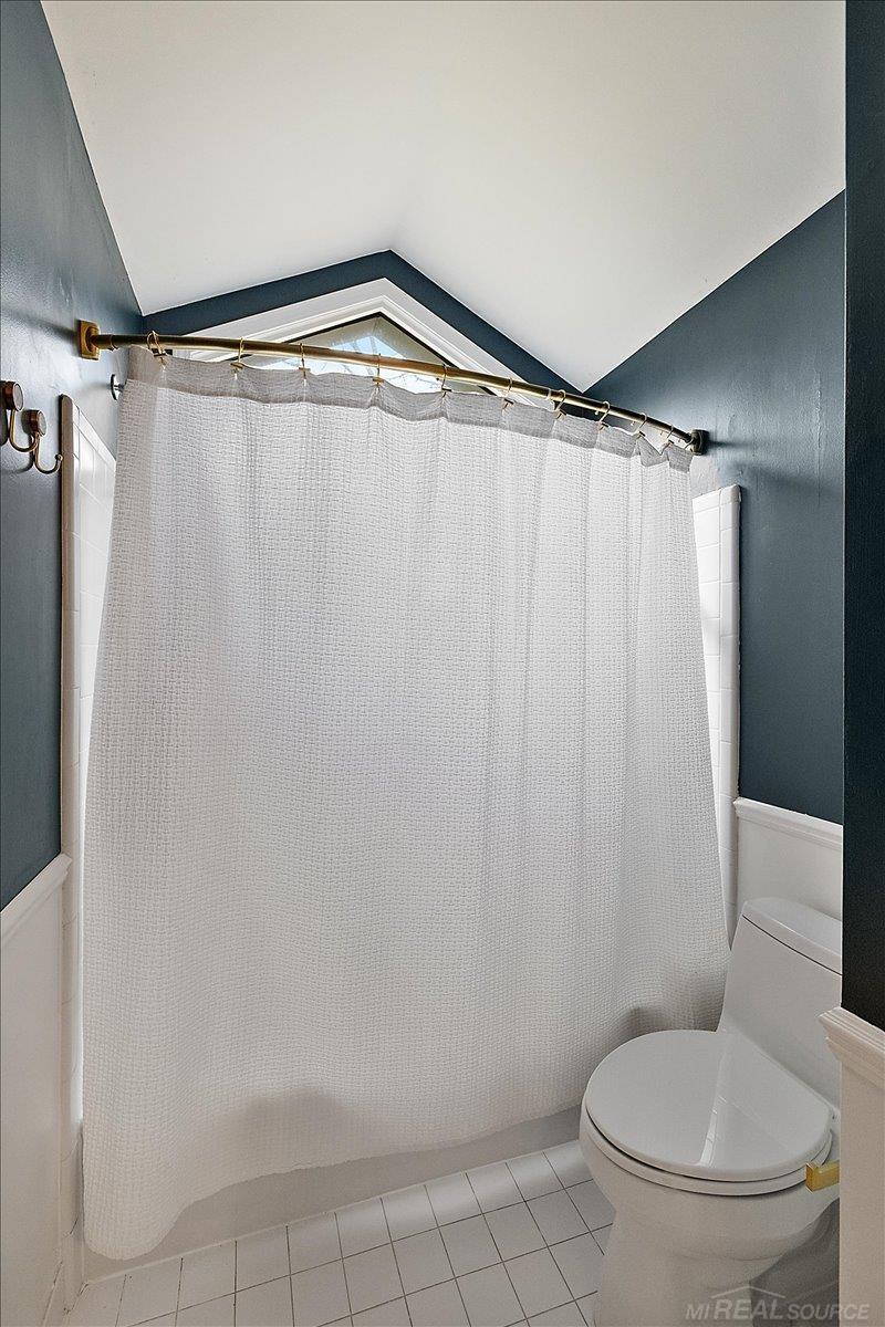 2757 W Bloomfield Oaks Drive, West Bloomfield, MI, 48324