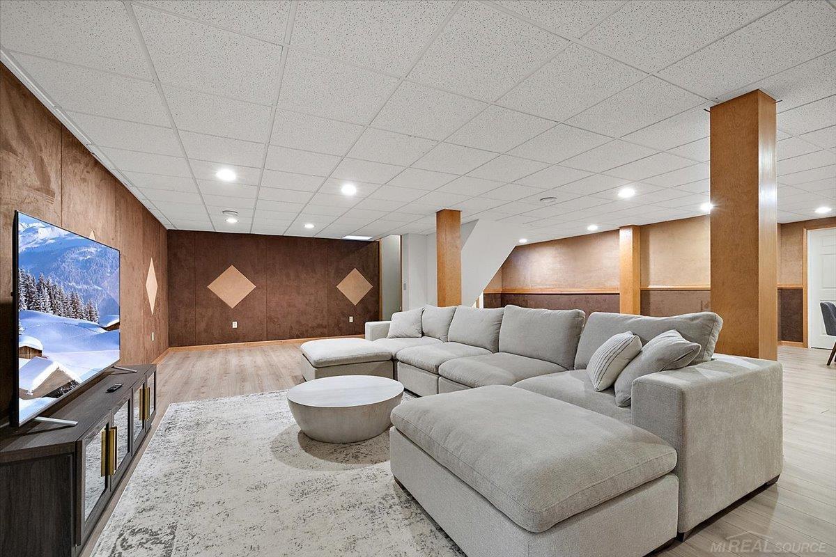 2757 W Bloomfield Oaks Drive, West Bloomfield, MI, 48324