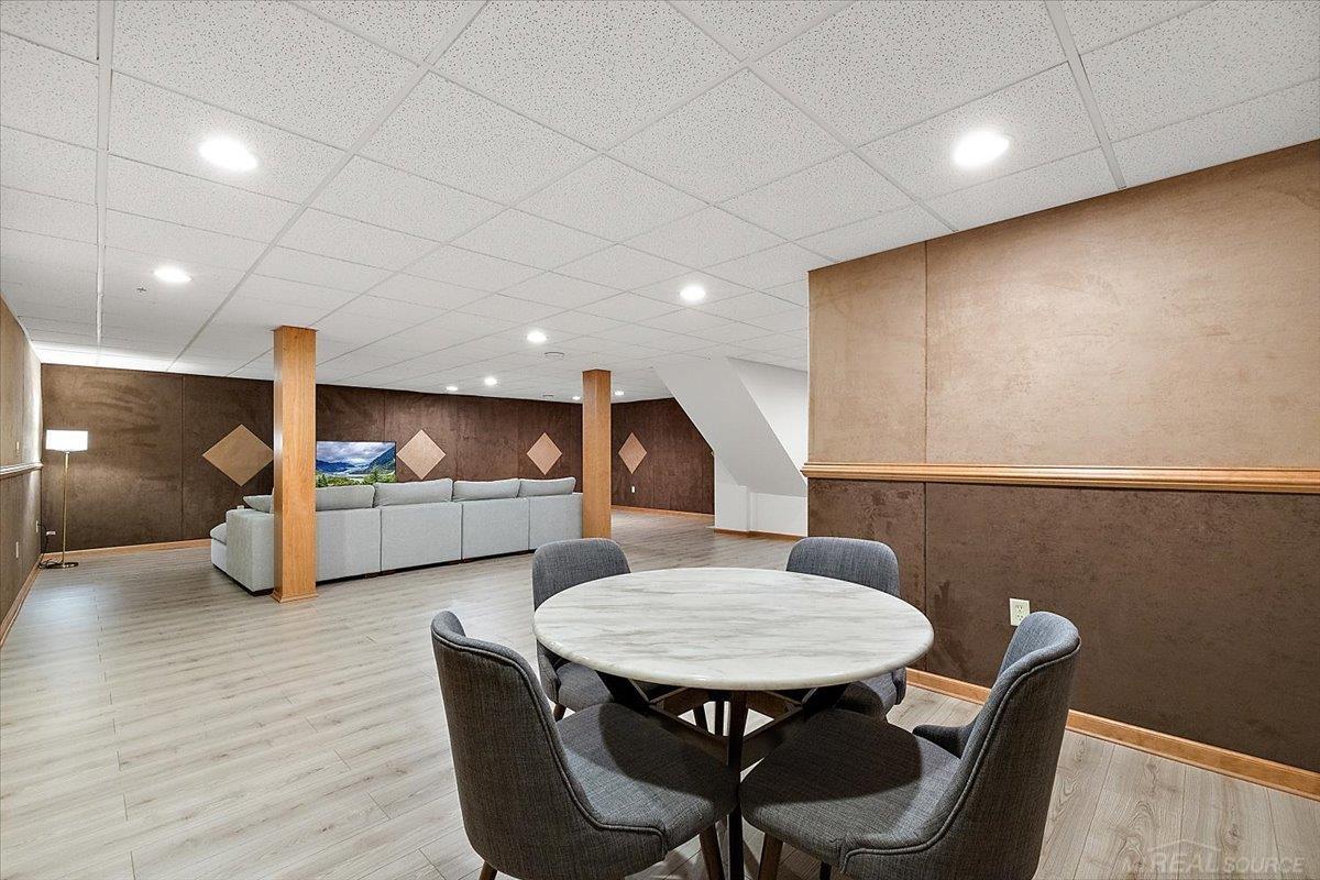 2757 W Bloomfield Oaks Drive, West Bloomfield, MI, 48324