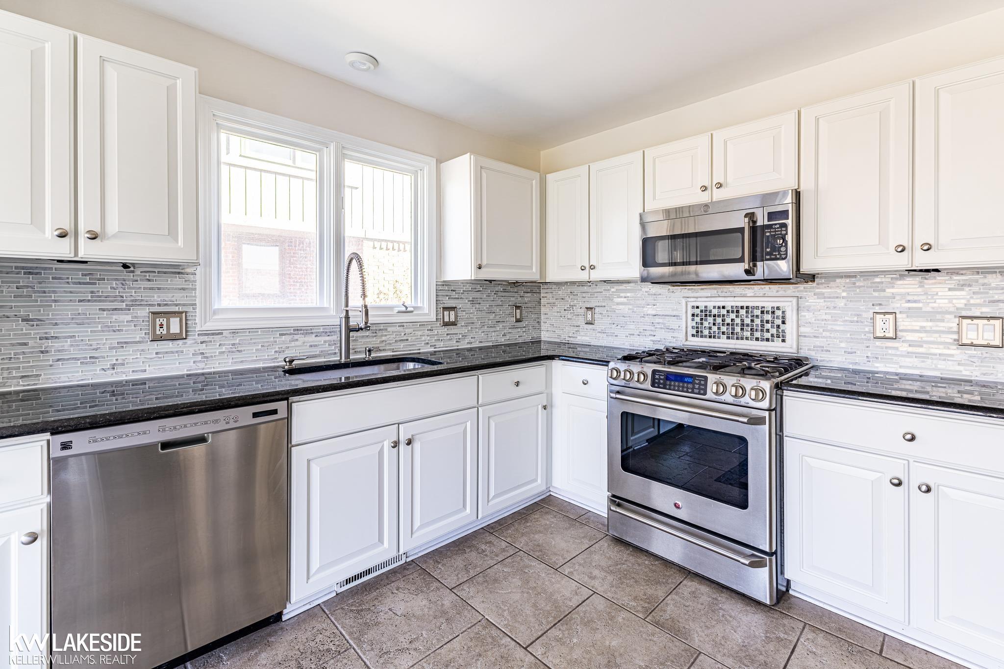 57289 Yorkshire Drive, Washington, MI, 48094