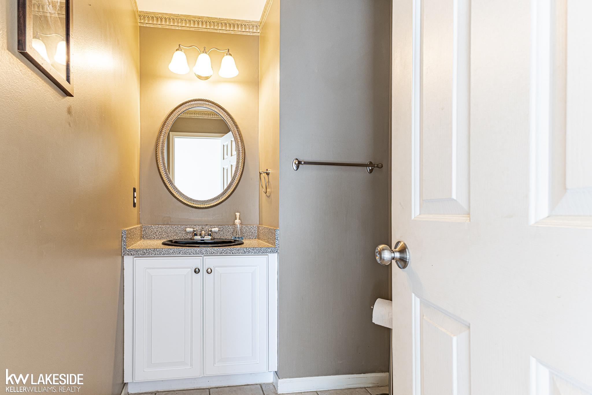 57289 Yorkshire Drive, Washington, MI, 48094