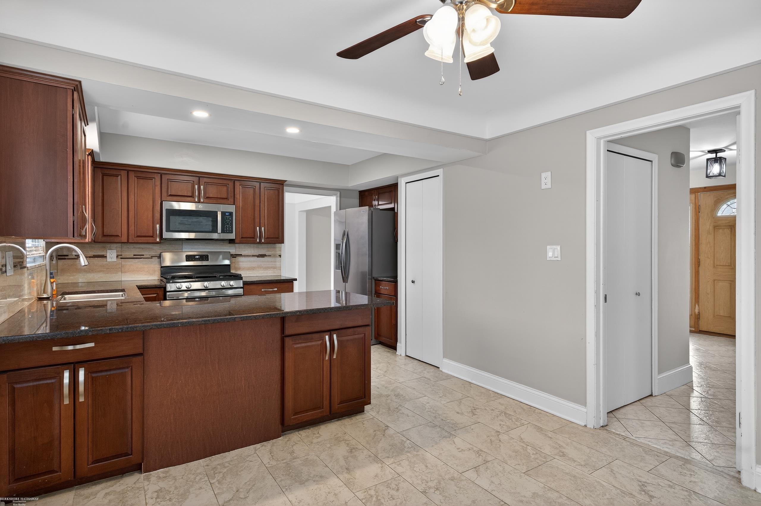 32645 Northampton Drive, Warren, MI, 48093