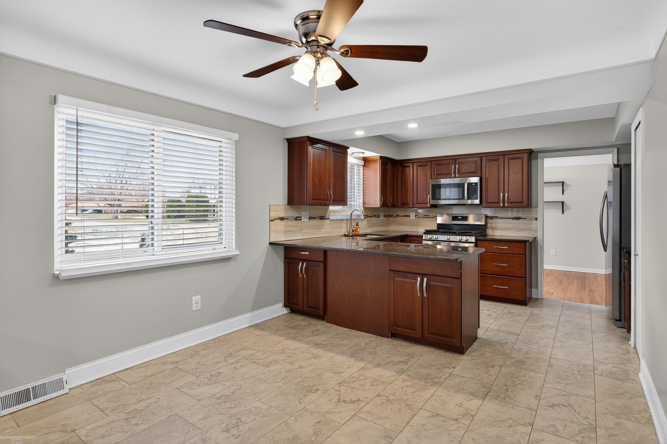 32645 Northampton Drive, Warren, MI, 48093