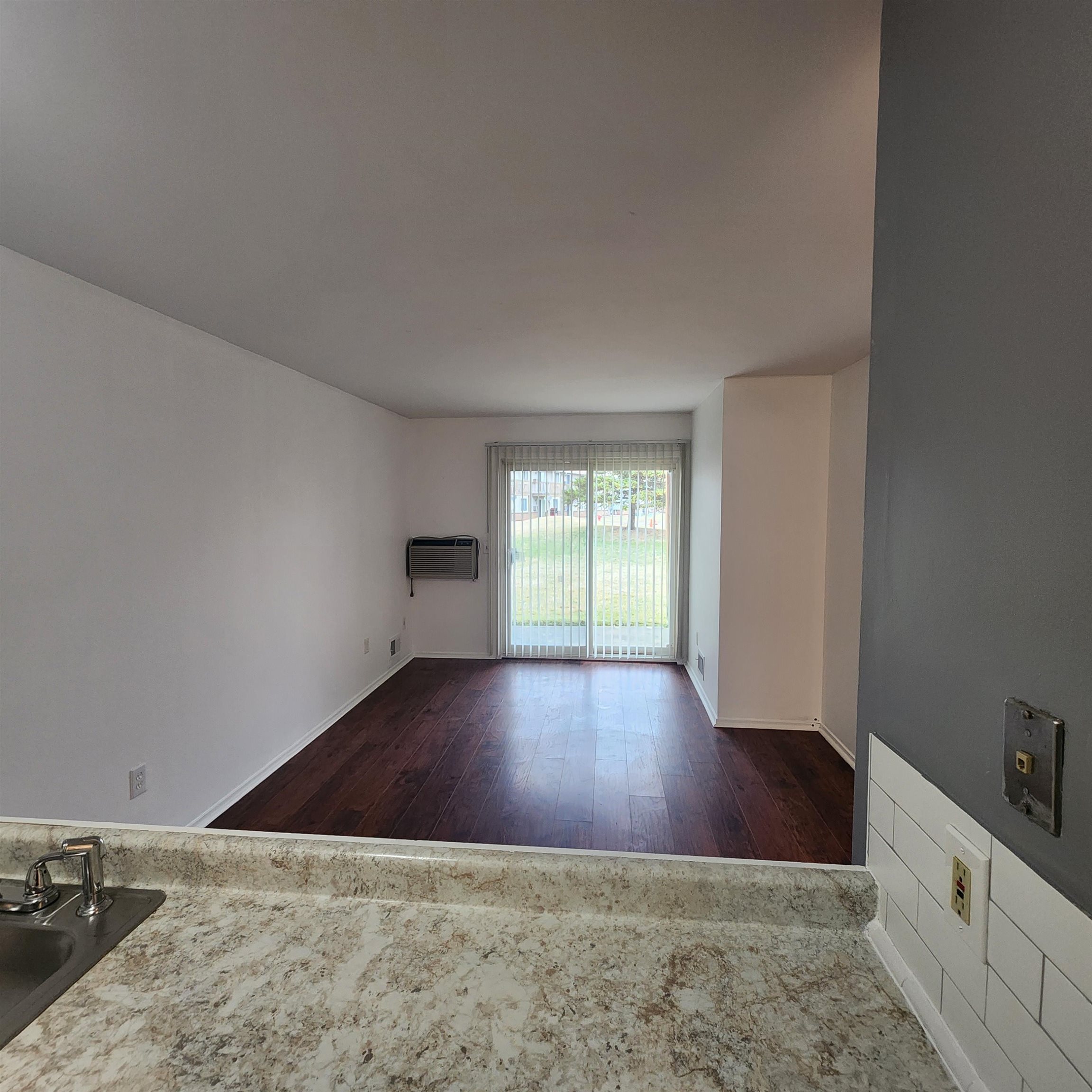 Roseville, MI, 48066