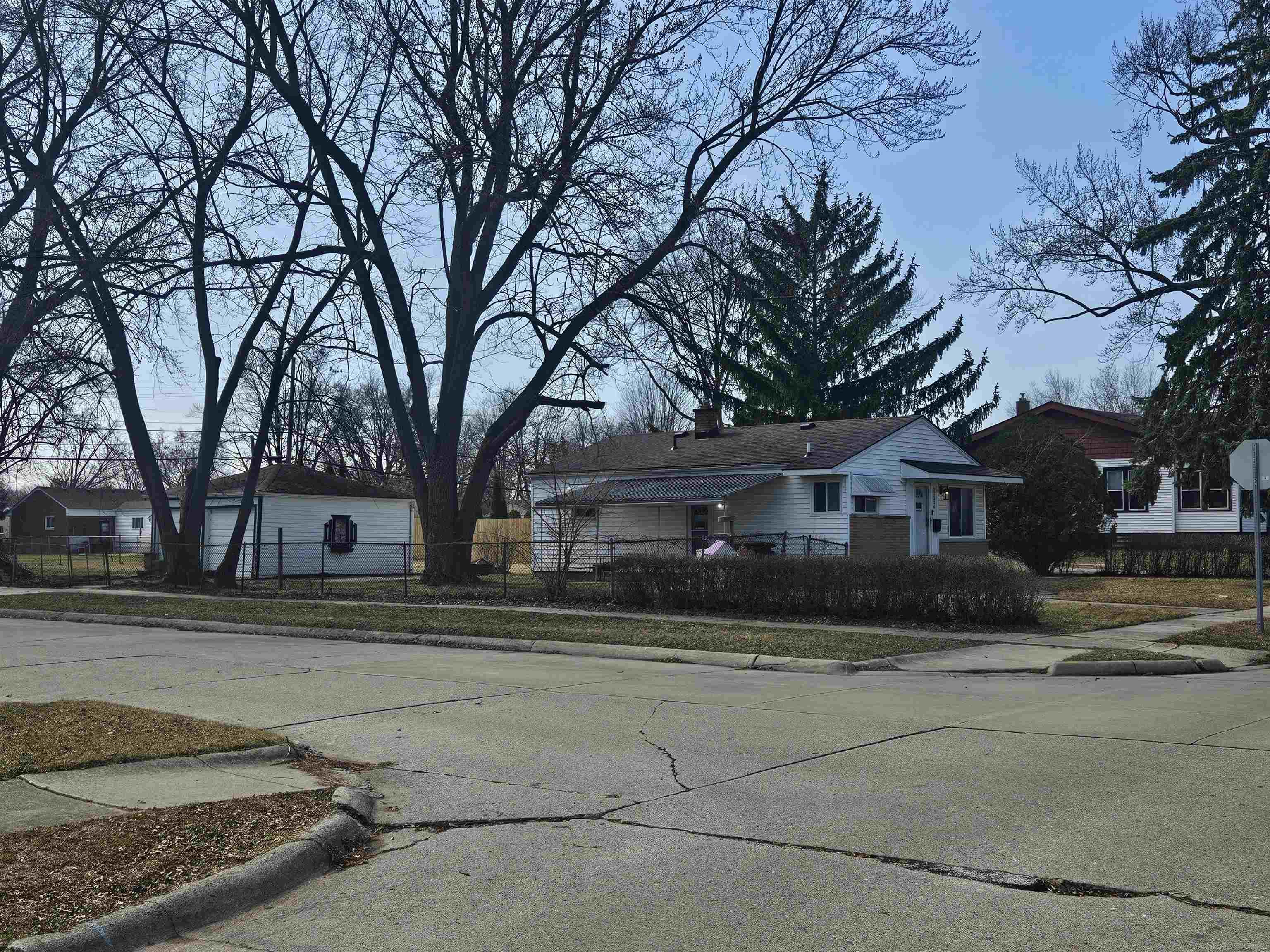 23336 Allor Street, Saint Clair Shores, MI, 48082