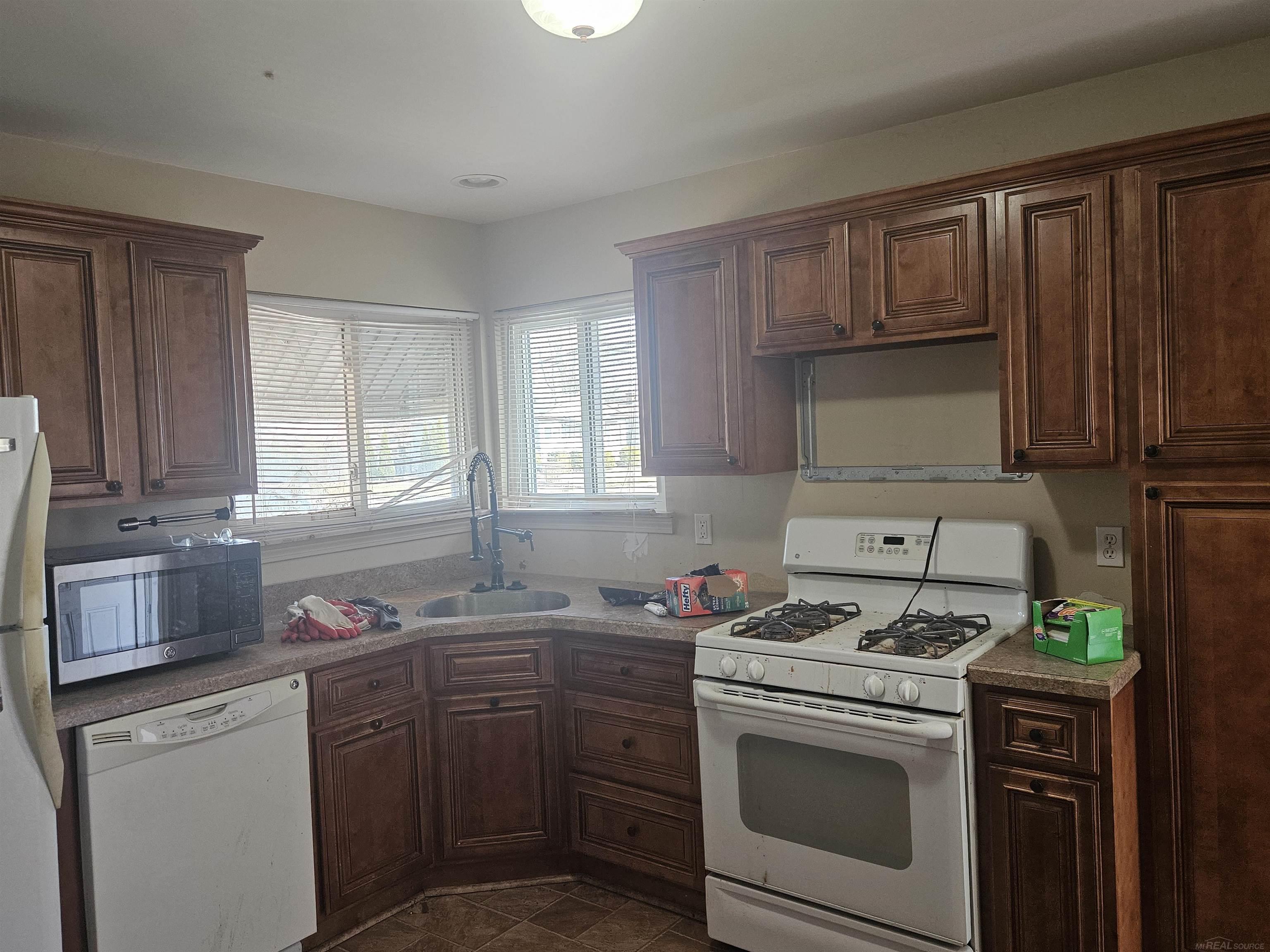 23336 Allor Street, Saint Clair Shores, MI, 48082