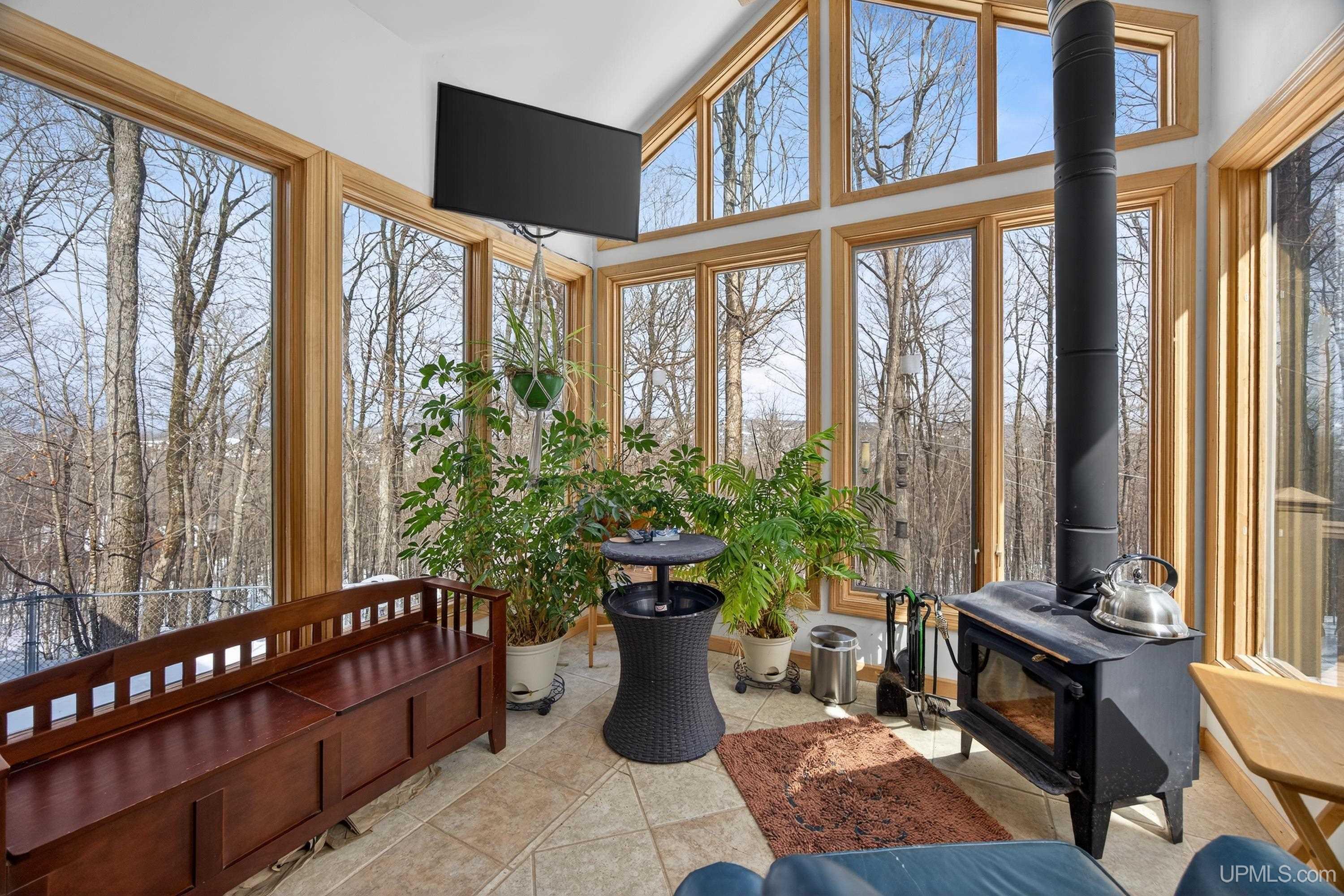 1800 Middle Point Lane, Houghton, MI, 49931