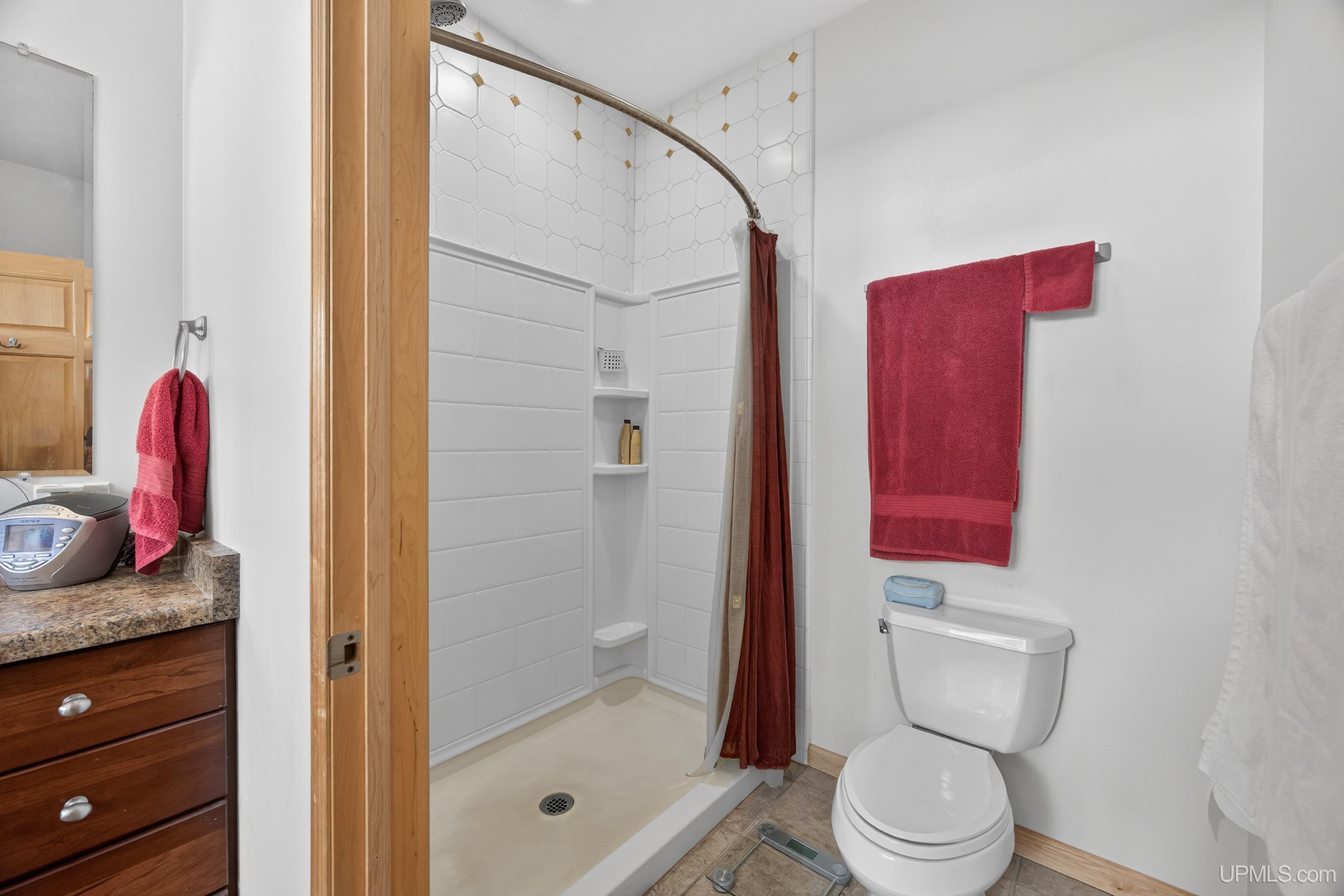 1800 Middle Point Lane, Houghton, MI, 49931