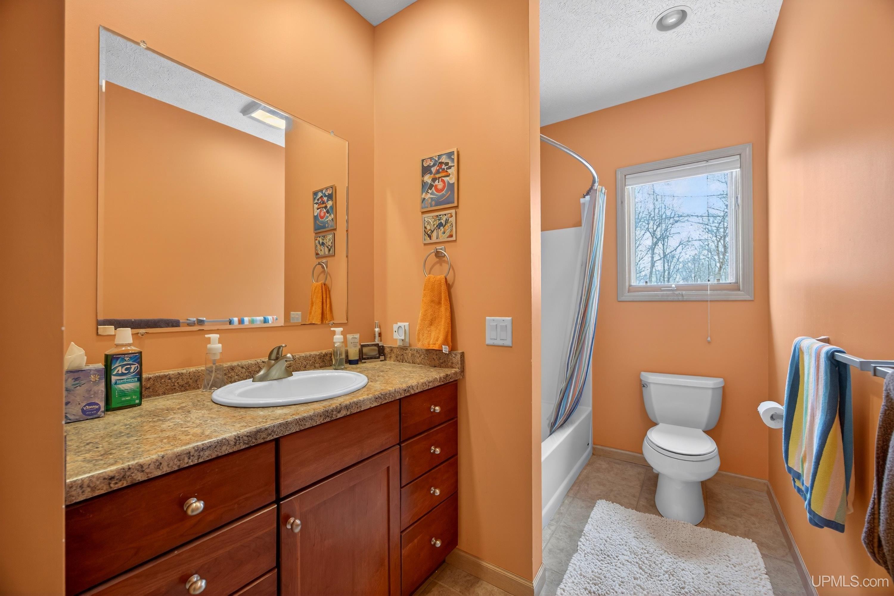 1800 Middle Point Lane, Houghton, MI, 49931