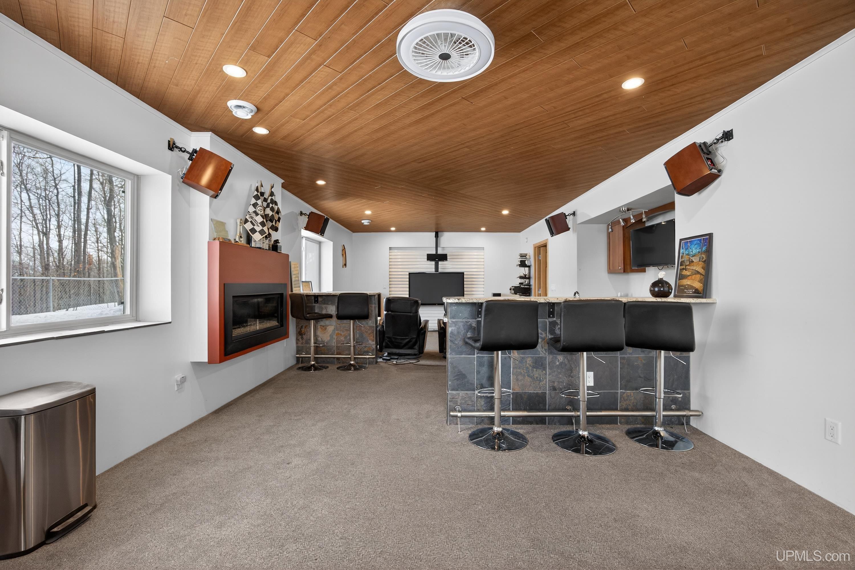 1800 Middle Point Lane, Houghton, MI, 49931