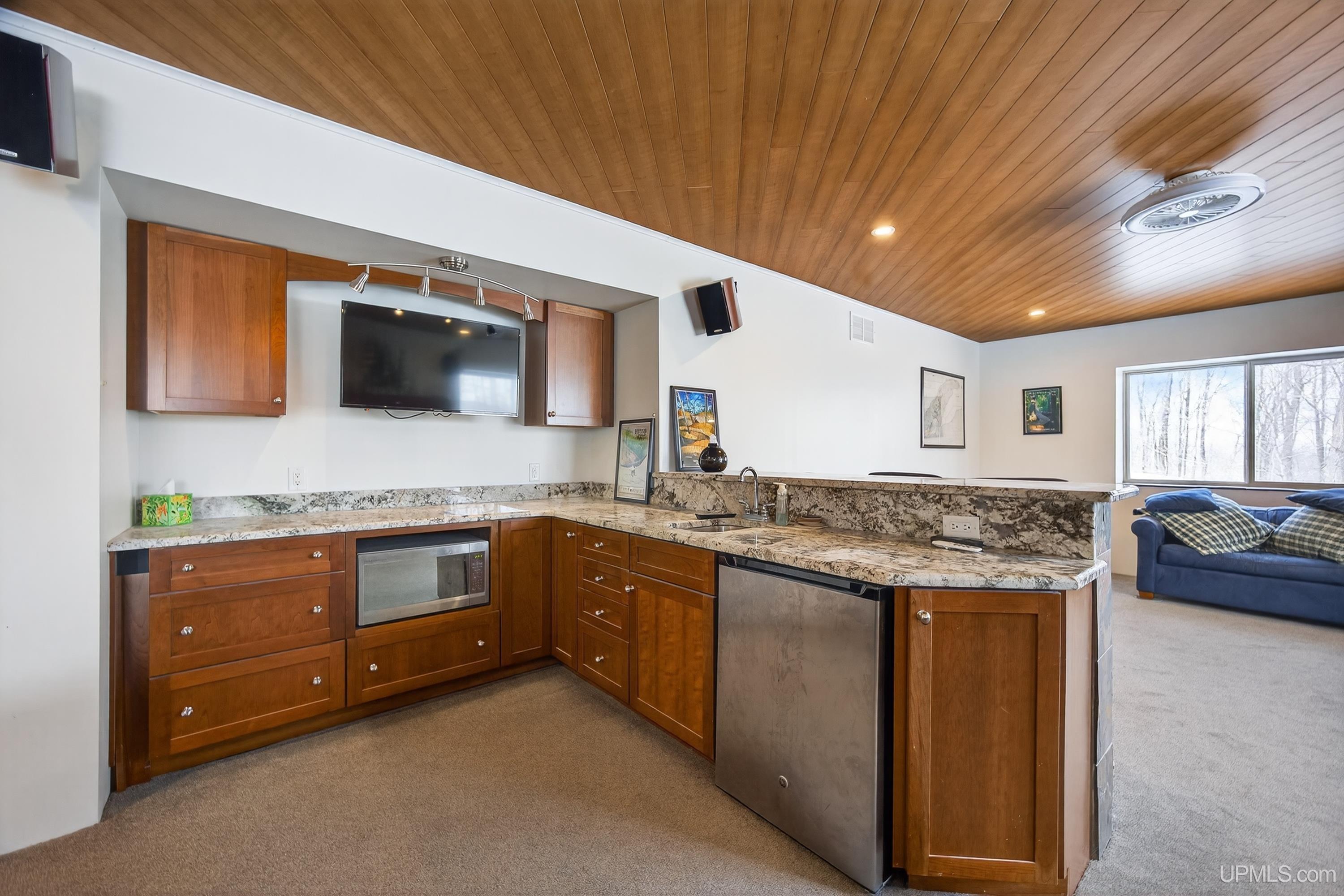 1800 Middle Point Lane, Houghton, MI, 49931