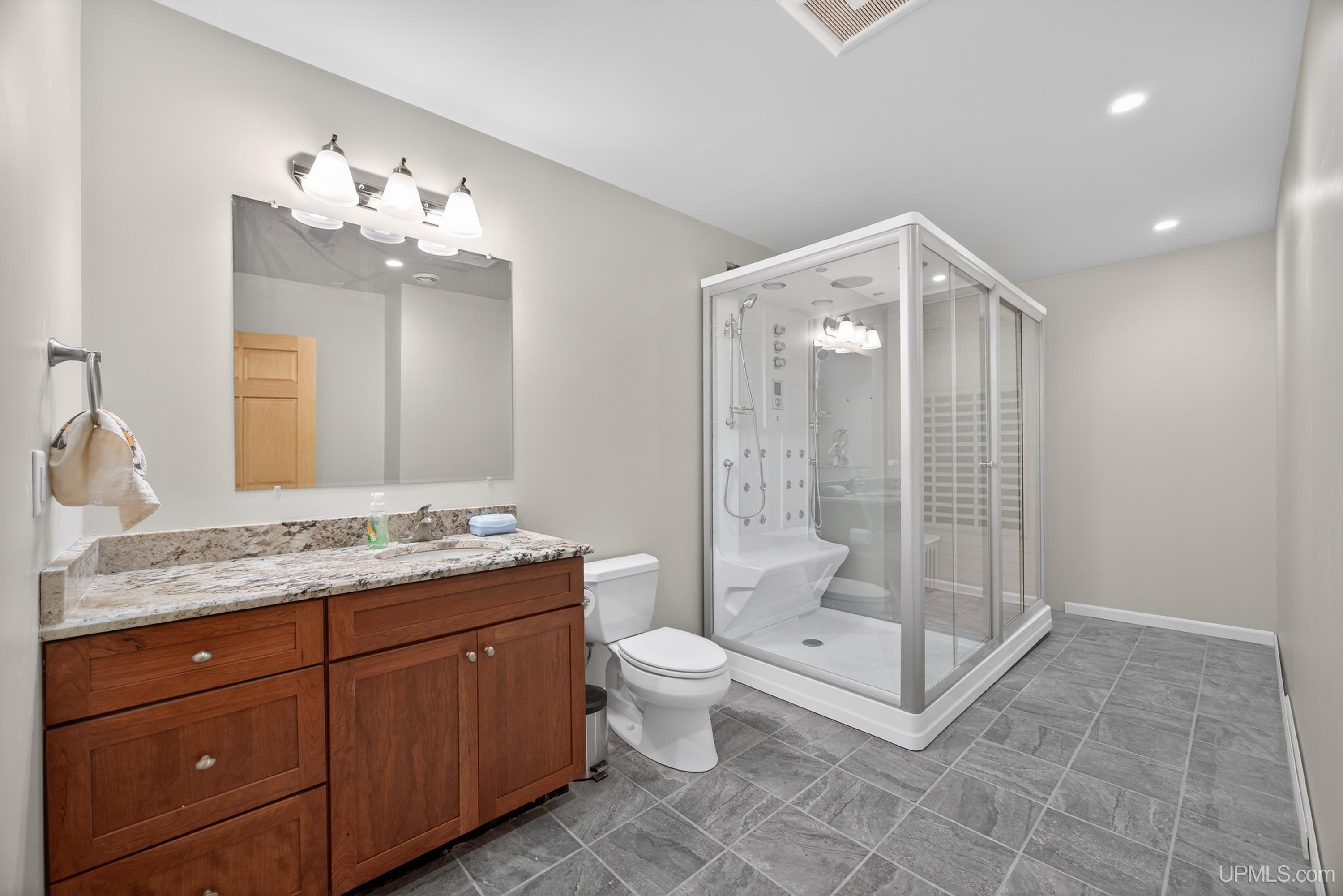 1800 Middle Point Lane, Houghton, MI, 49931