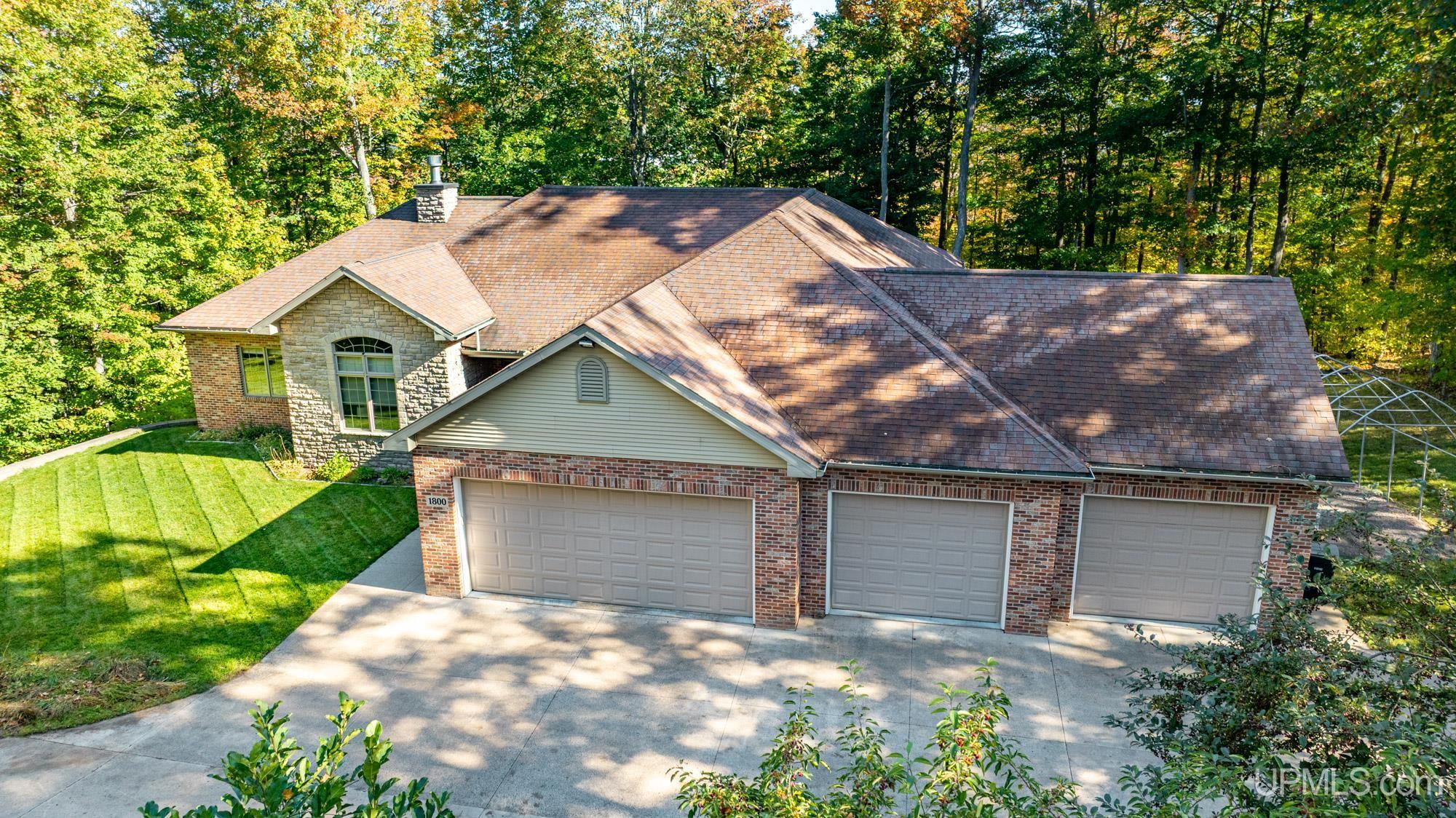 1800 Middle Point Lane, Houghton, MI, 49931