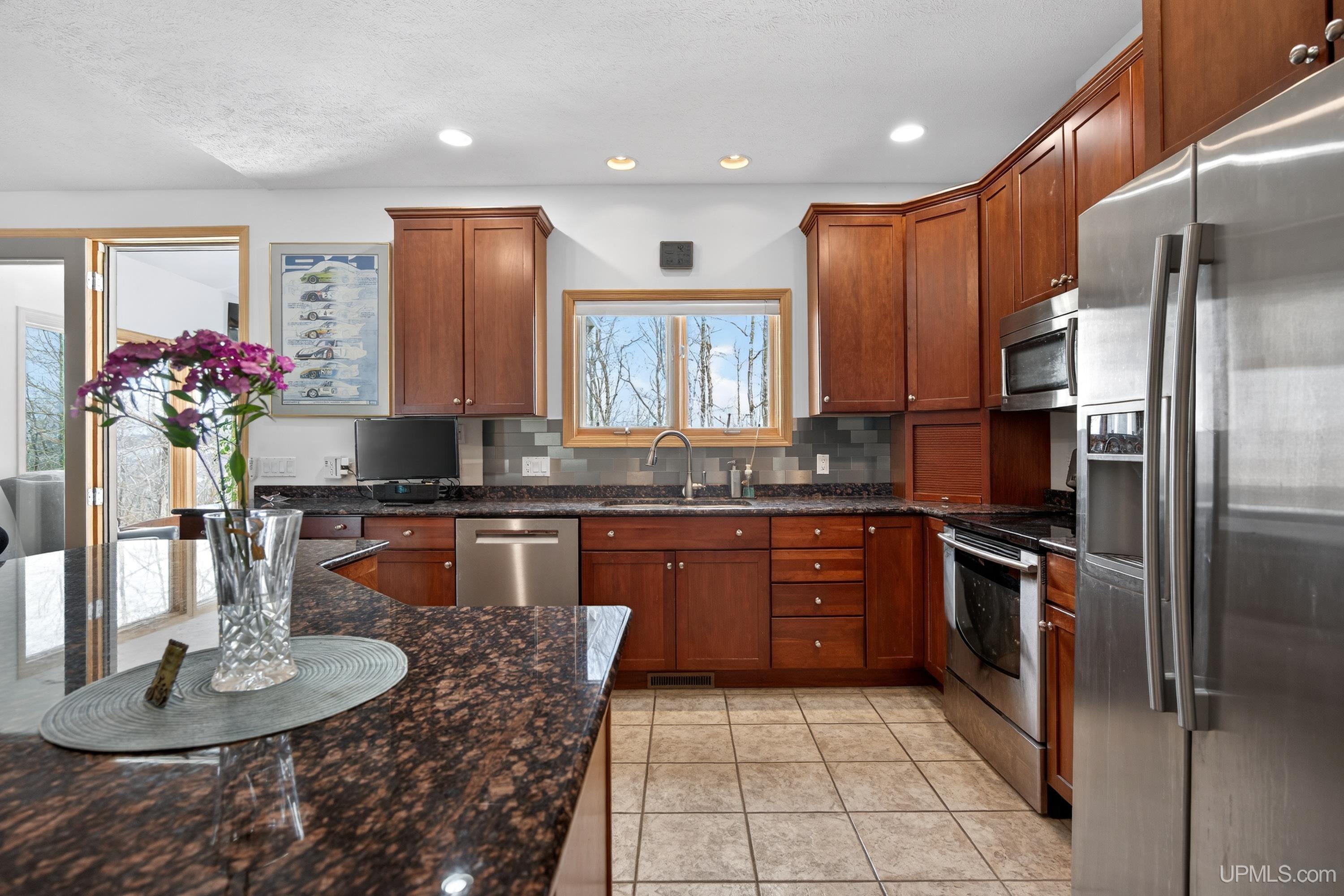 1800 Middle Point Lane, Houghton, MI, 49931