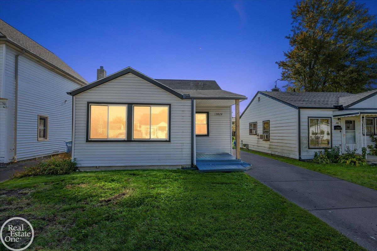 13824 Hobart Avenue, Warren, MI, 48089-2743