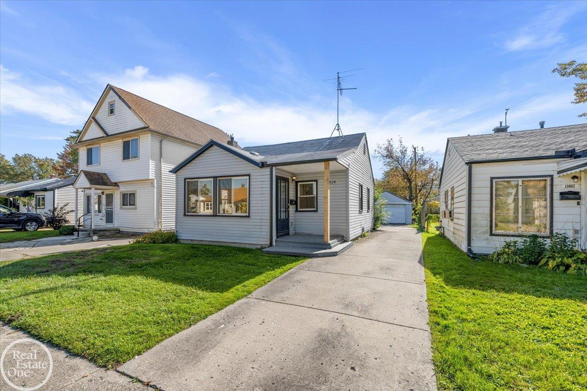 13824 Hobart Avenue, Warren, MI, 48089-2743