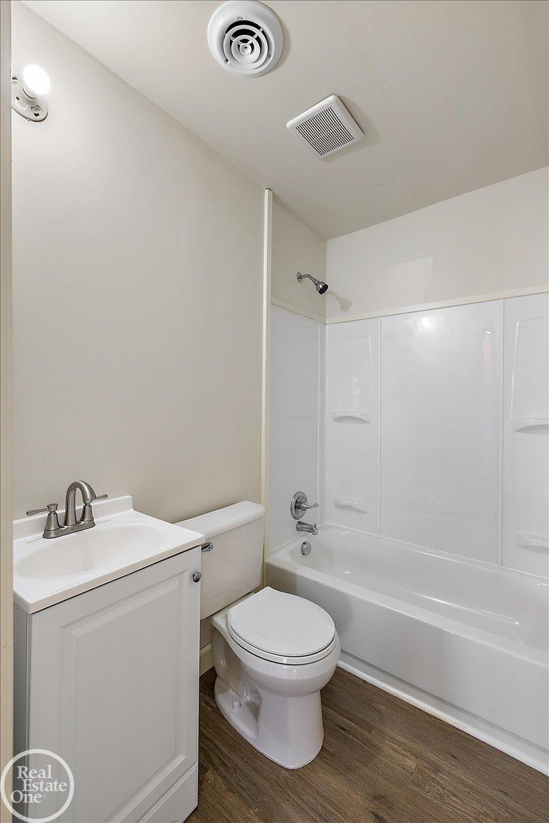 13824 Hobart Avenue, Warren, MI, 48089-2743