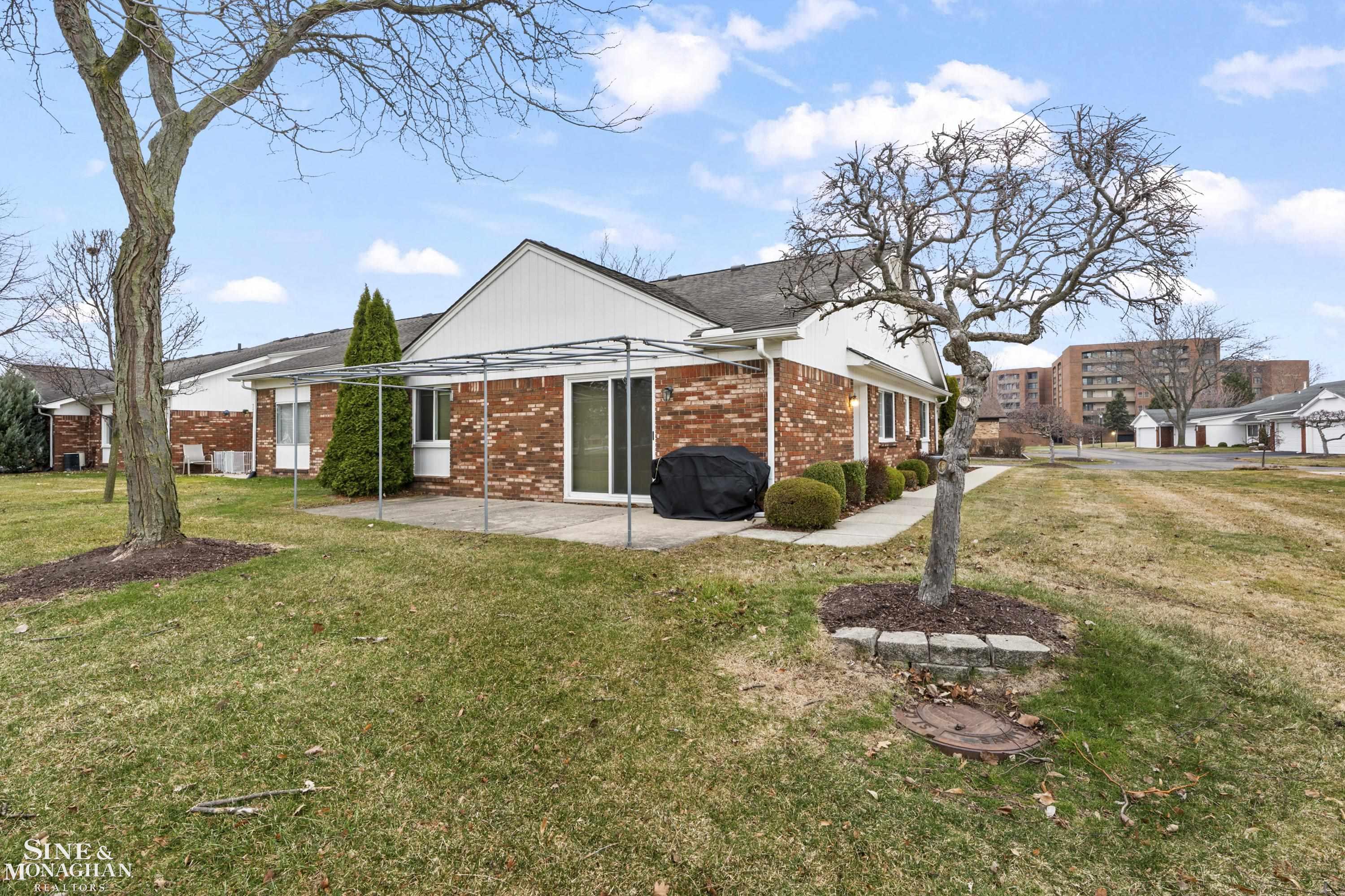 738 Country Club Drive, Saint Clair Shores, MI, 48082