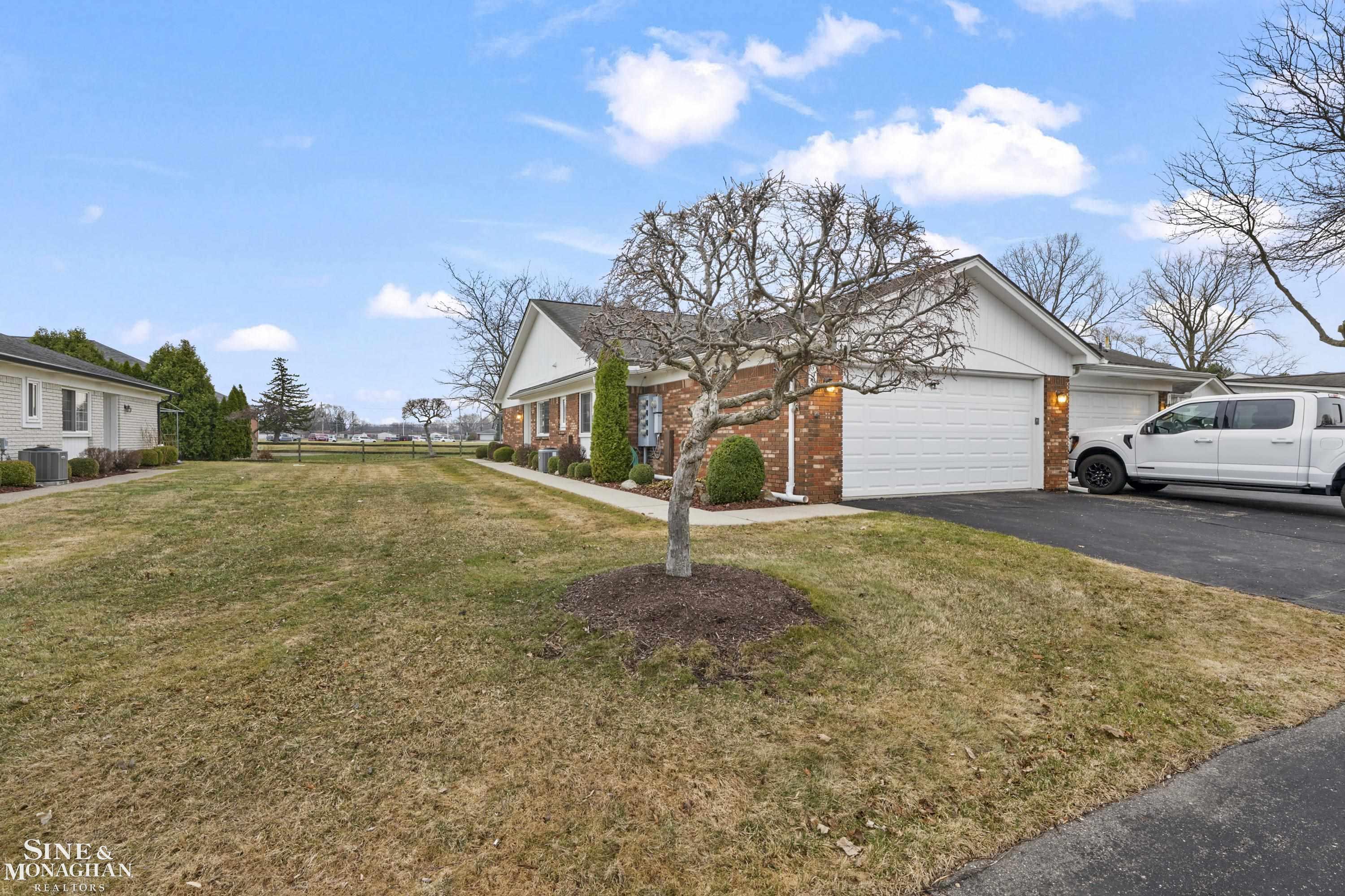 738 Country Club Drive, Saint Clair Shores, MI, 48082