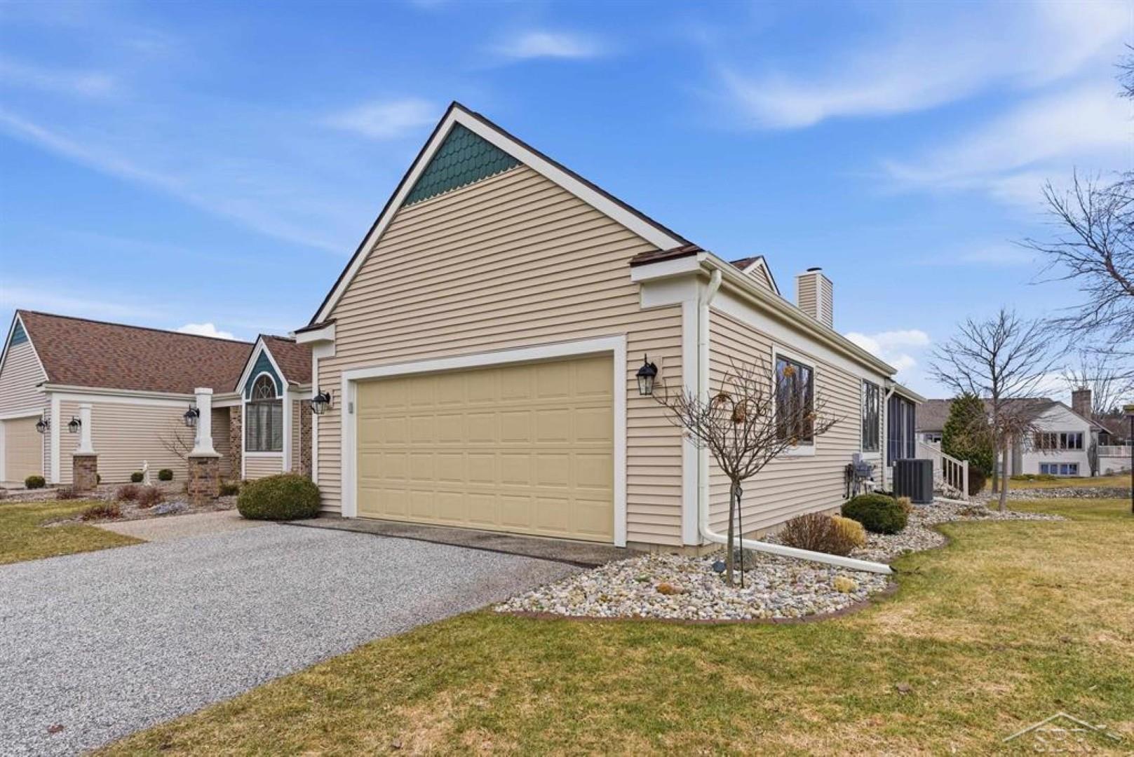 5603 Firethorne Drive, Bay City, MI, 48706