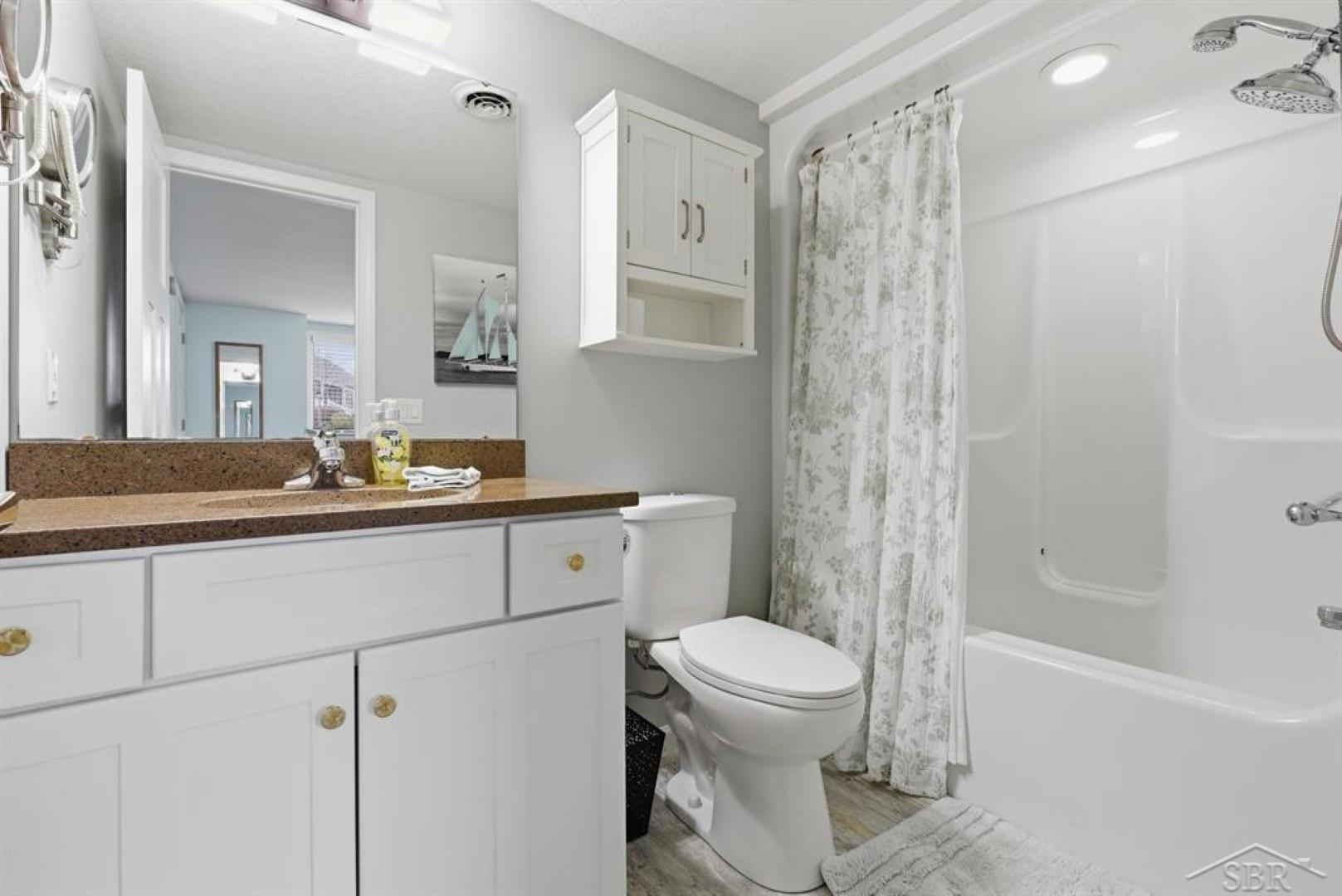 5603 Firethorne Drive, Bay City, MI, 48706