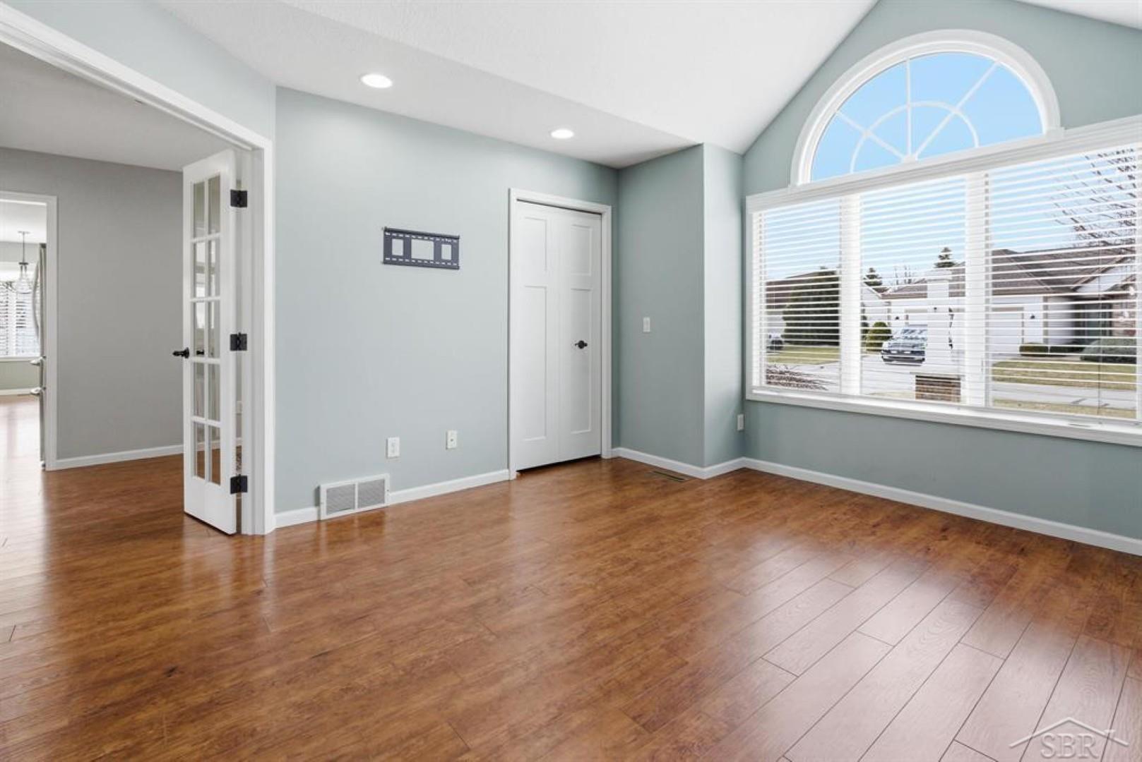 5603 Firethorne Drive, Bay City, MI, 48706