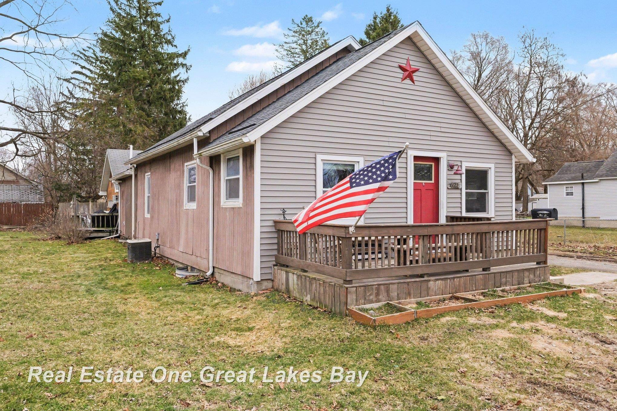 621 W Hosmer Street, Saint Charles, MI, 48655