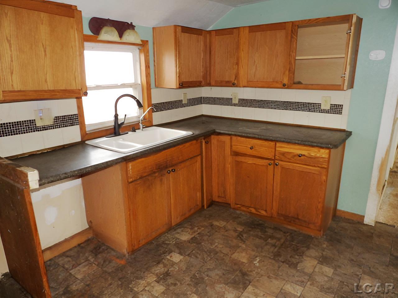 2713 Lilac Road, Hillsdale, MI, 49242