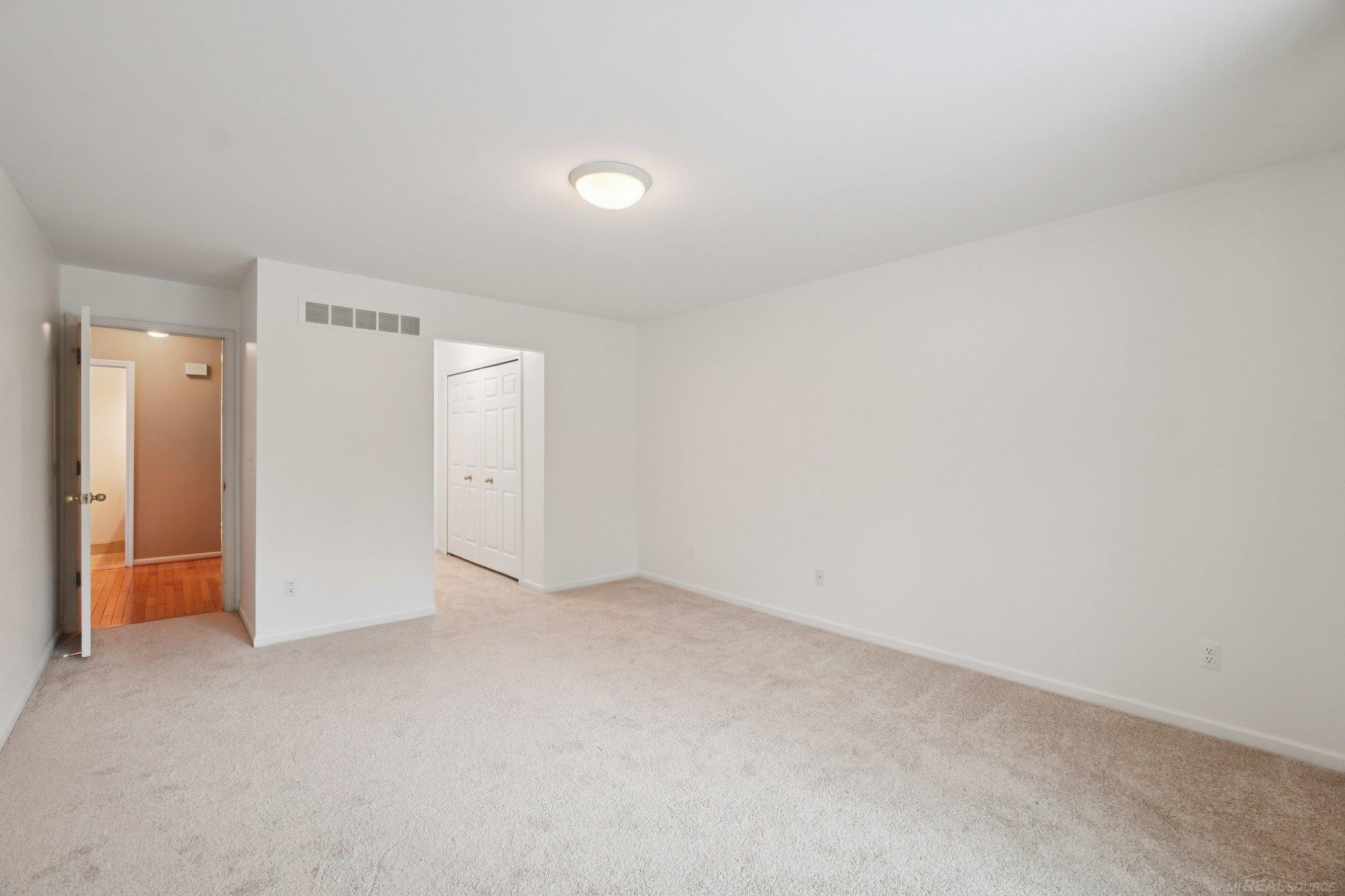 2799 Lochmoor Boulevard, Lake Orion, MI, 48360