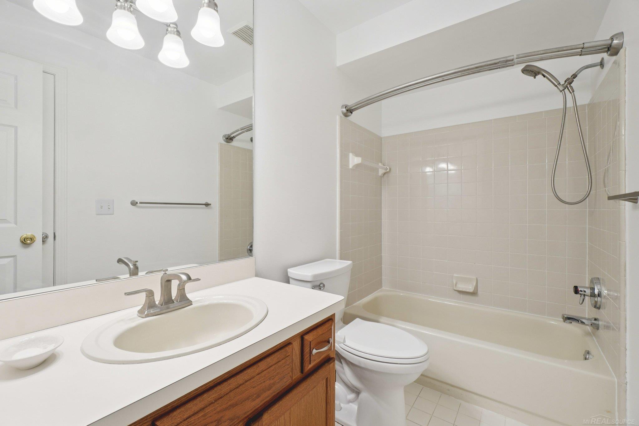 2799 Lochmoor Boulevard, Lake Orion, MI, 48360