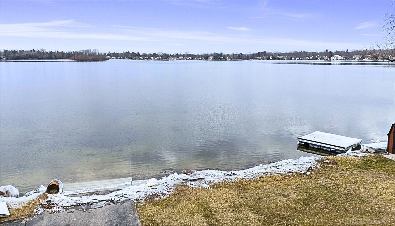 2799 Lochmoor Boulevard, Lake Orion, MI, 48360