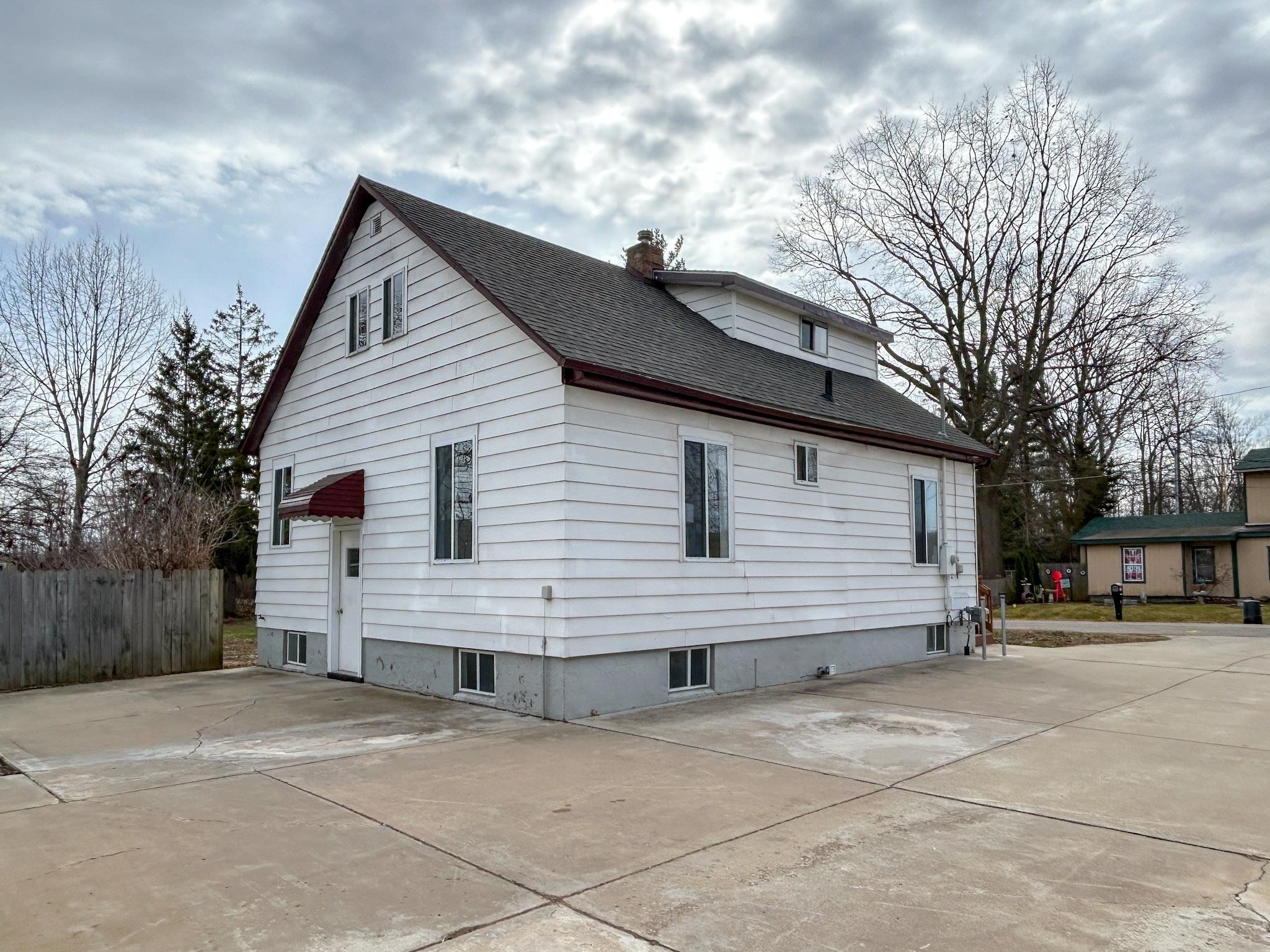 2399 E Parkwood Avenue, Burton, MI, 48529