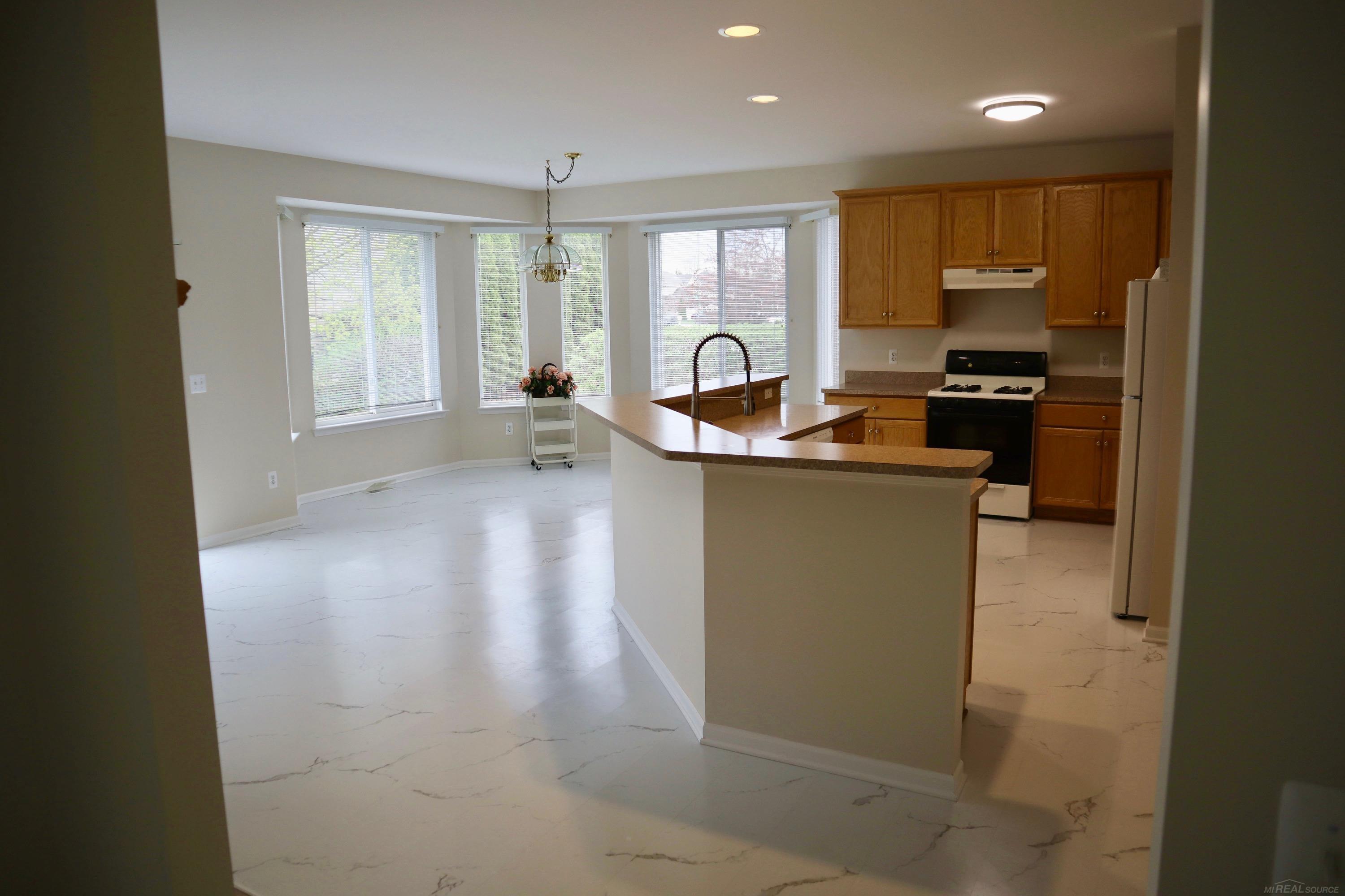 48364 Franklin Drive, Macomb, MI, 48044