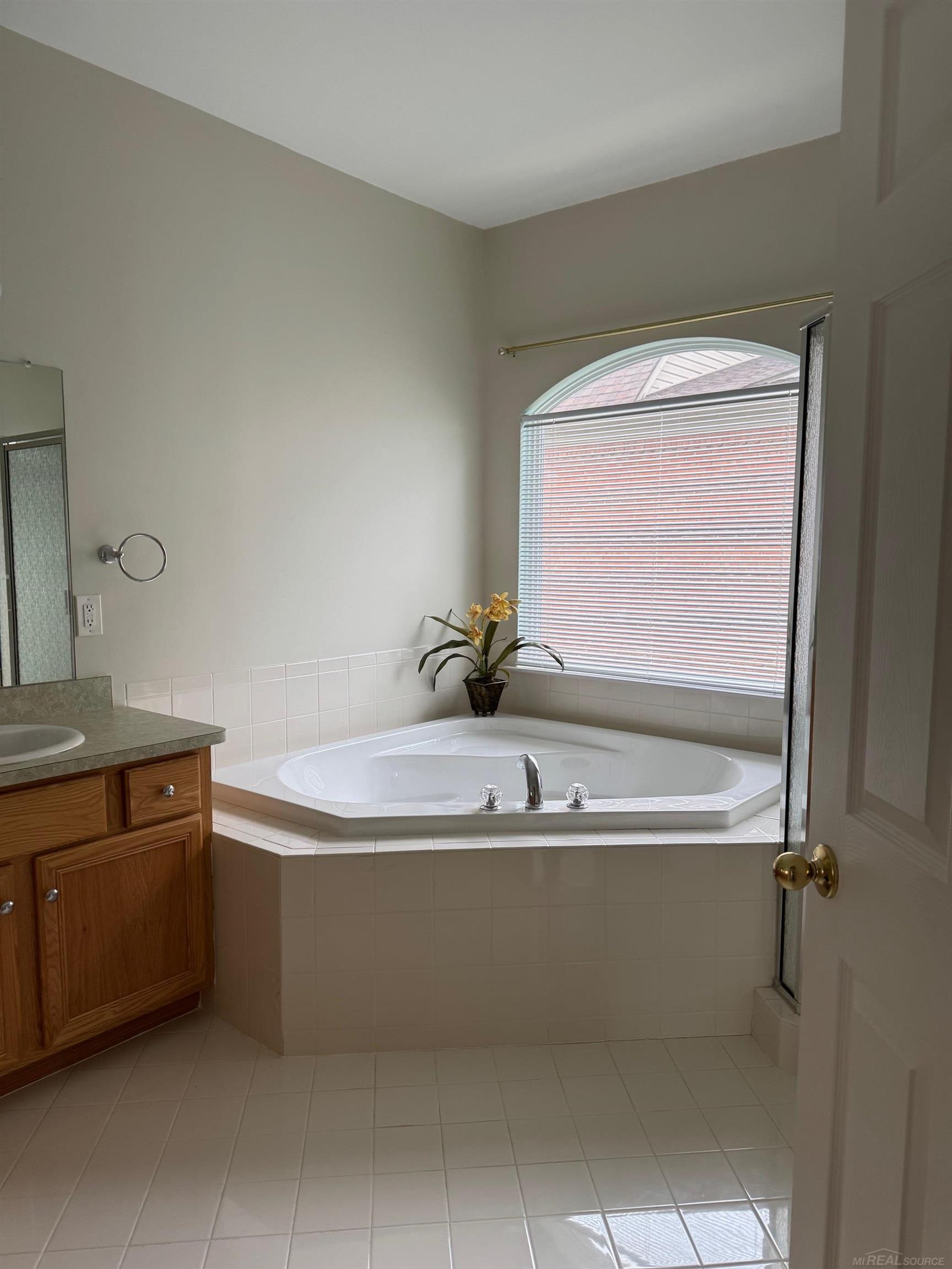 48364 Franklin Drive, Macomb, MI, 48044