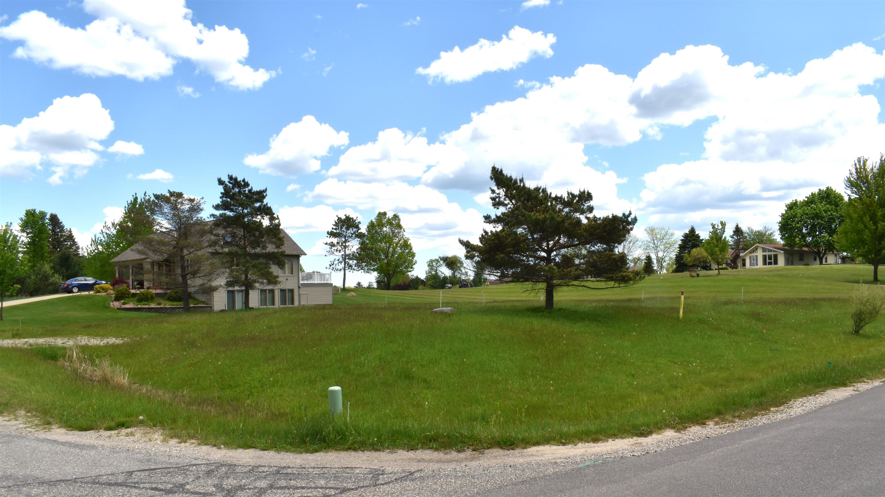 <p><i>Your Next Home Is Calling</i></p>